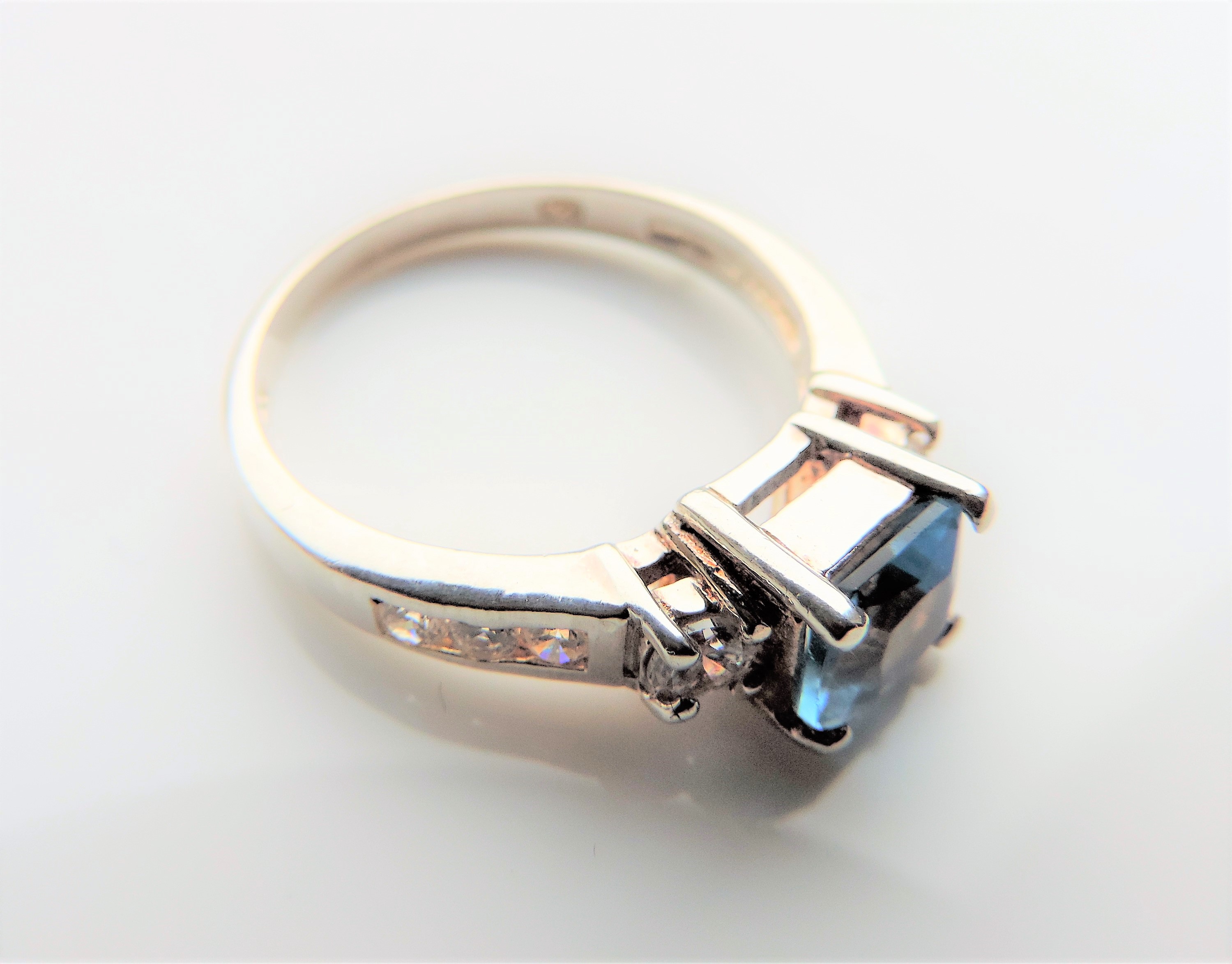 1.76 carat Topaz Ring in Sterling Silver - Image 4 of 4