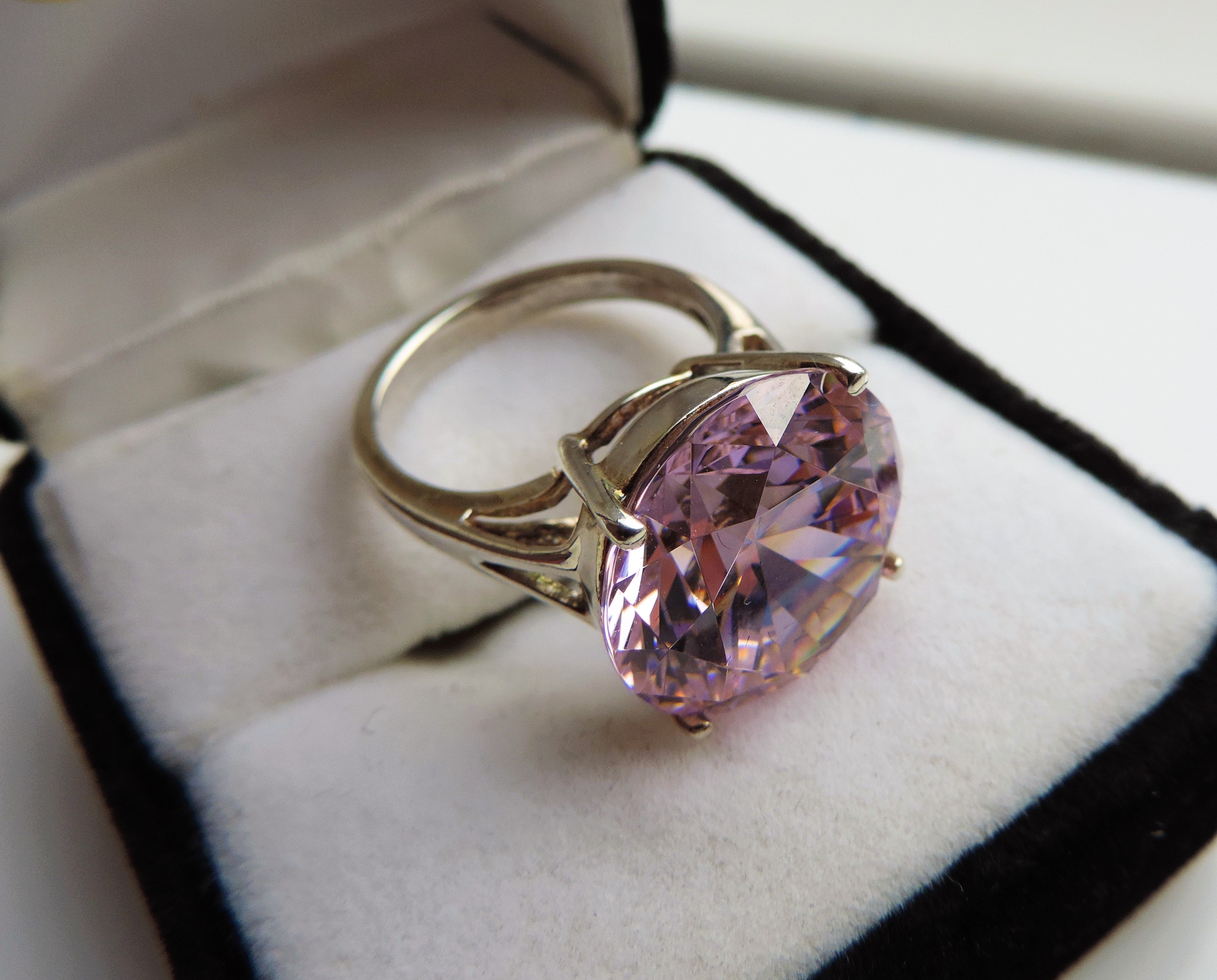 7.75 carat Pink Topaz Ring in Sterling Silver - Image 2 of 3