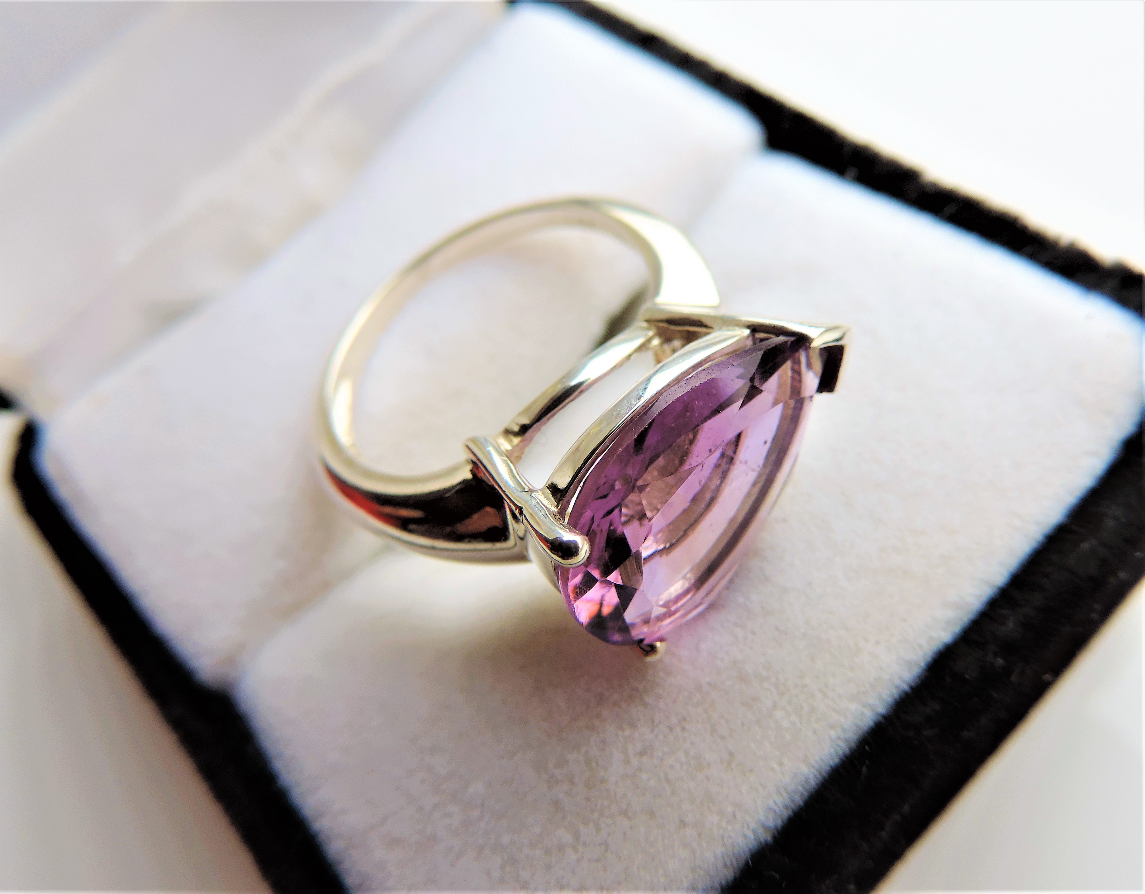 Sterling Silver Ring 5 carat Amethyst Modernist Statement Ring - Image 4 of 4