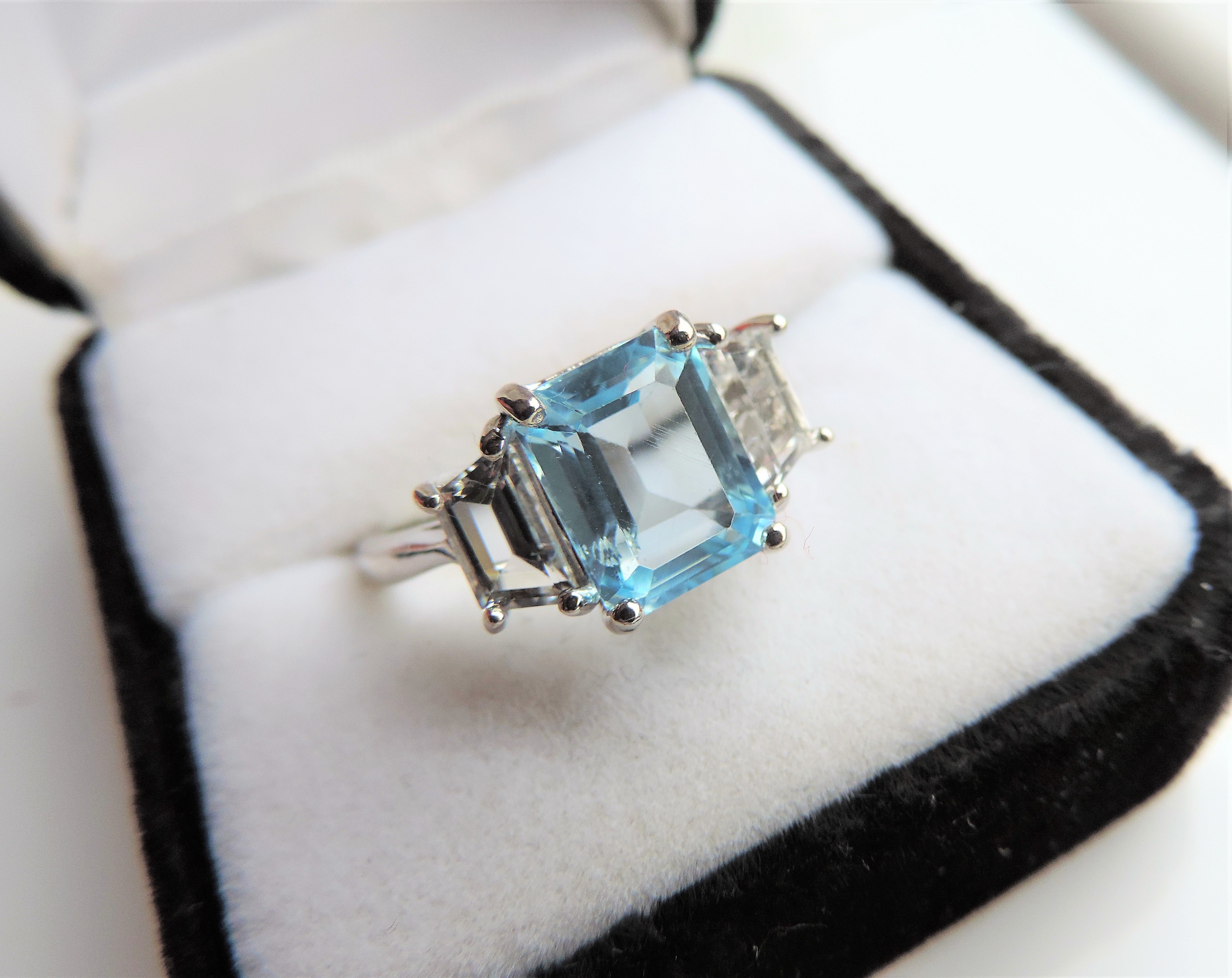 Sterling Silver 4 carat Emerald Cut Blue Topaz Ring - Image 3 of 3