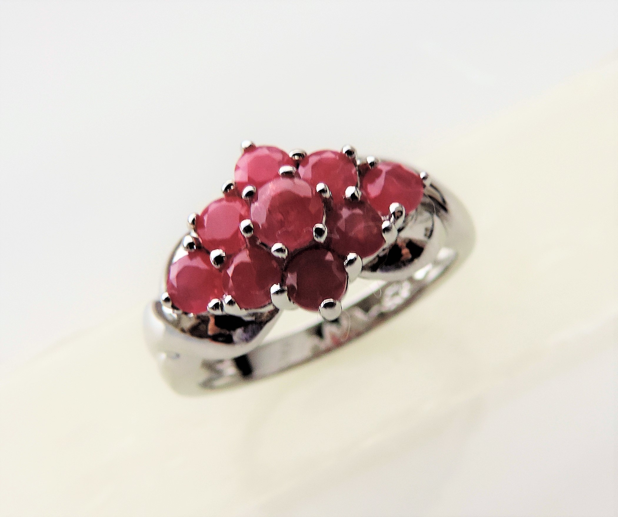 Sterling Silver 1.35 carat Ruby Cluster Ring - Image 5 of 6