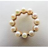 9 carat Gold Cultured Pearl Circle Wreath Brooch