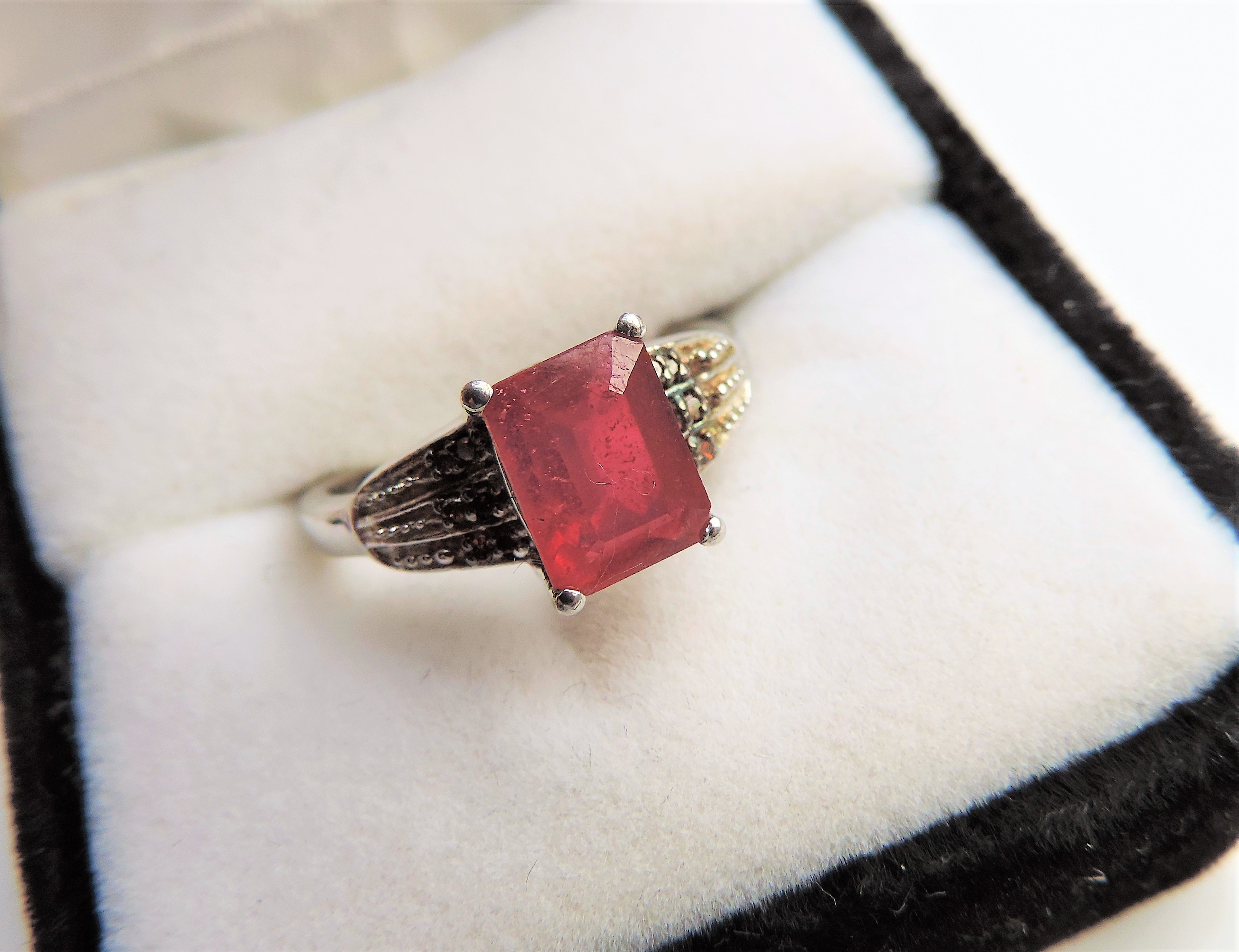 Sterling Silver 1.6 carat Ruby & Diamond Ring - Image 3 of 3