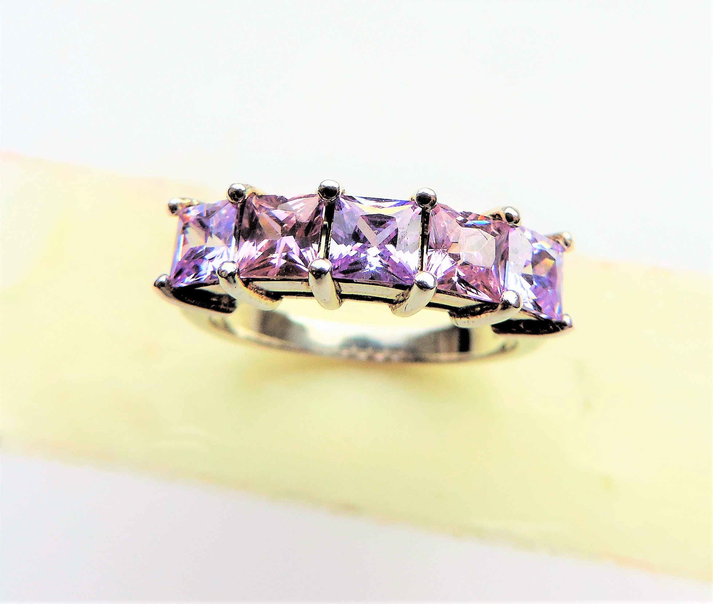 3.75 carat Amethyst & Pink Topaz Ring in Sterling Silver - Image 2 of 4