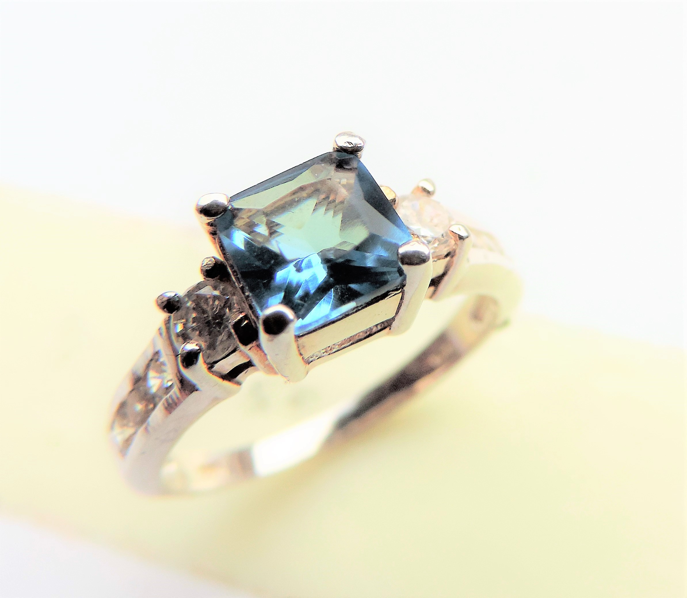 1.76 carat Topaz Ring in Sterling Silver - Image 3 of 4