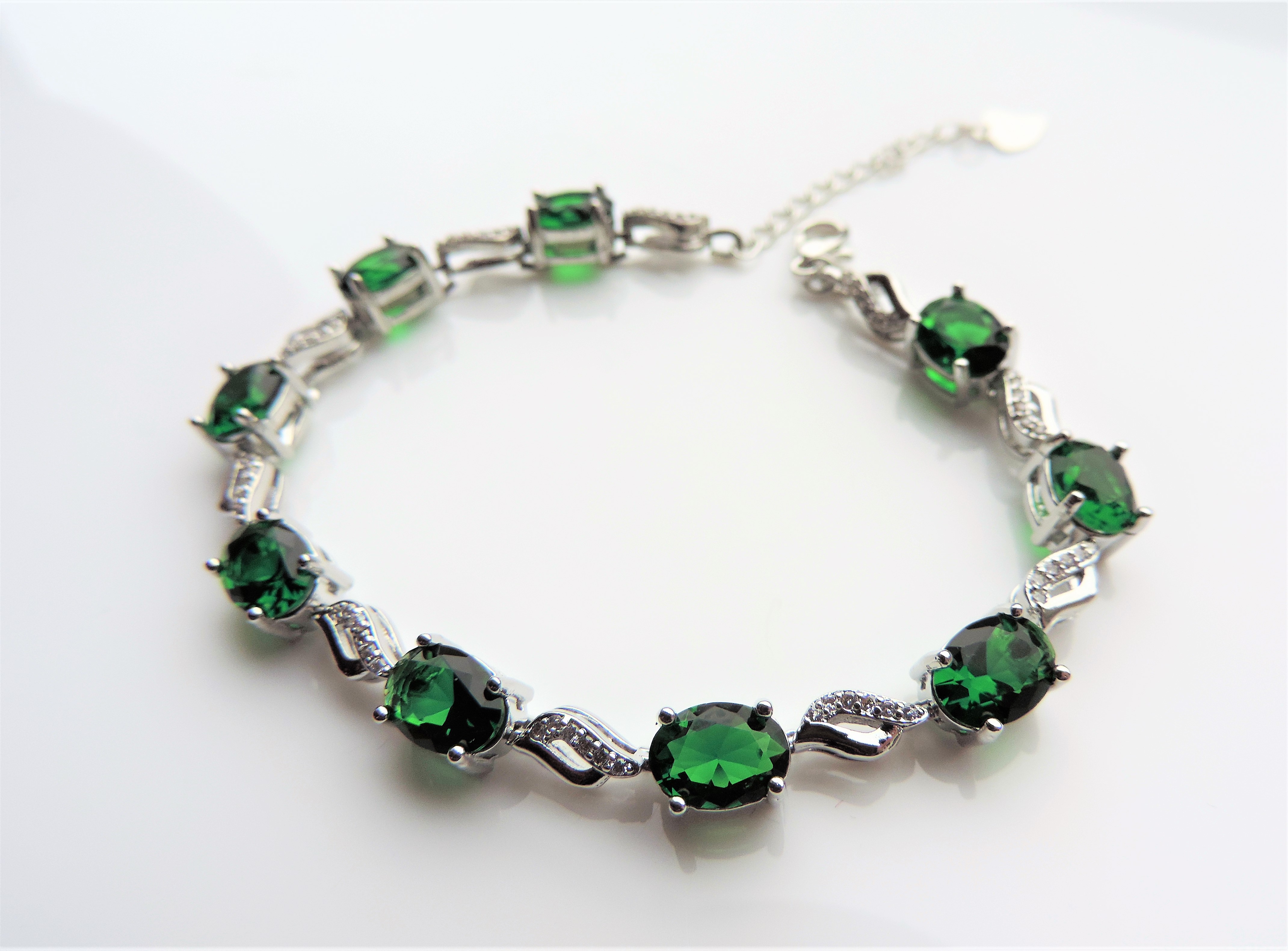 Sterling Silver 9 carat Green Diopside Tennis Bracelet - Image 4 of 4