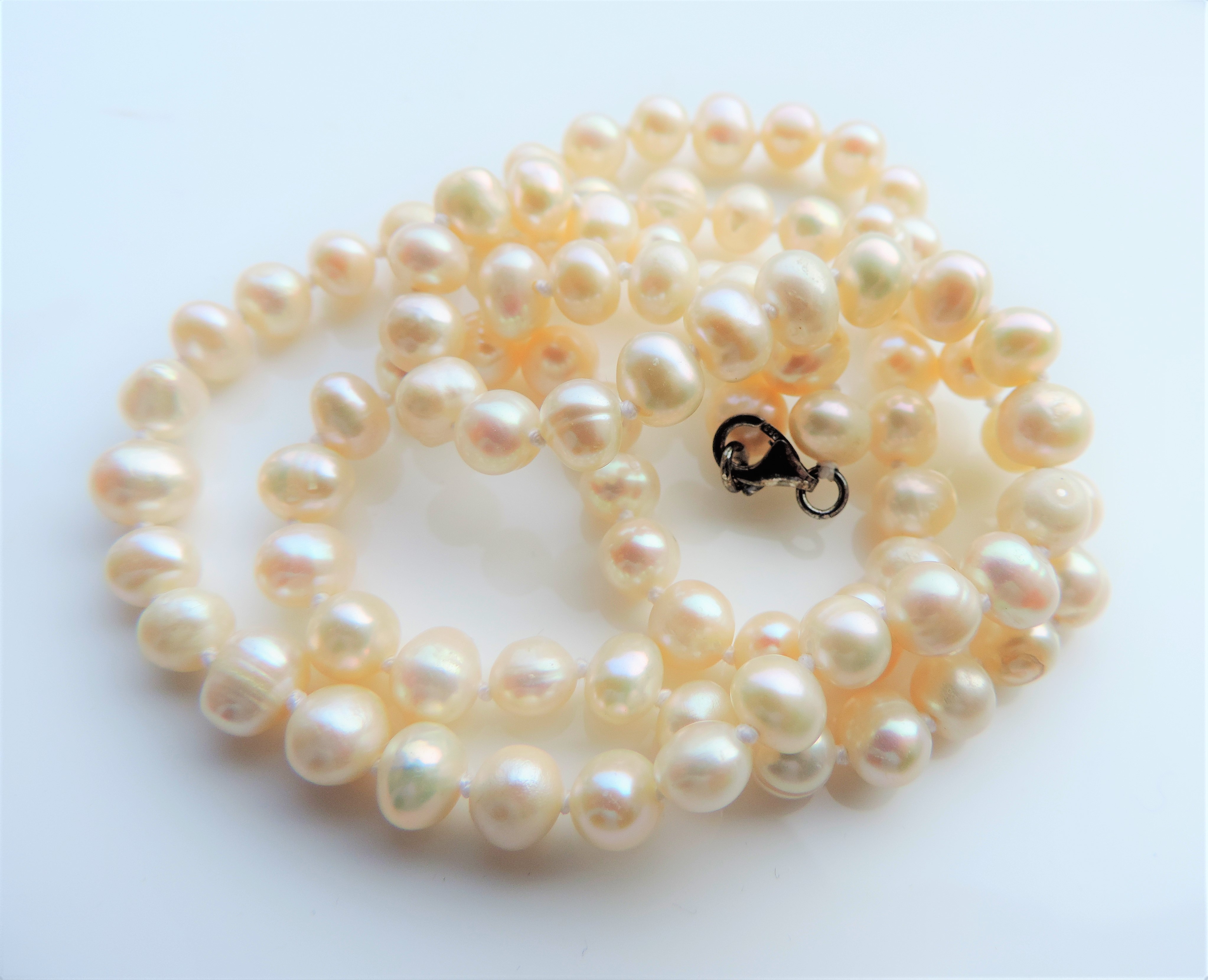 Cultured Pearl Necklace 23 inches long 90 x 6mm Pearls - Image 4 of 4