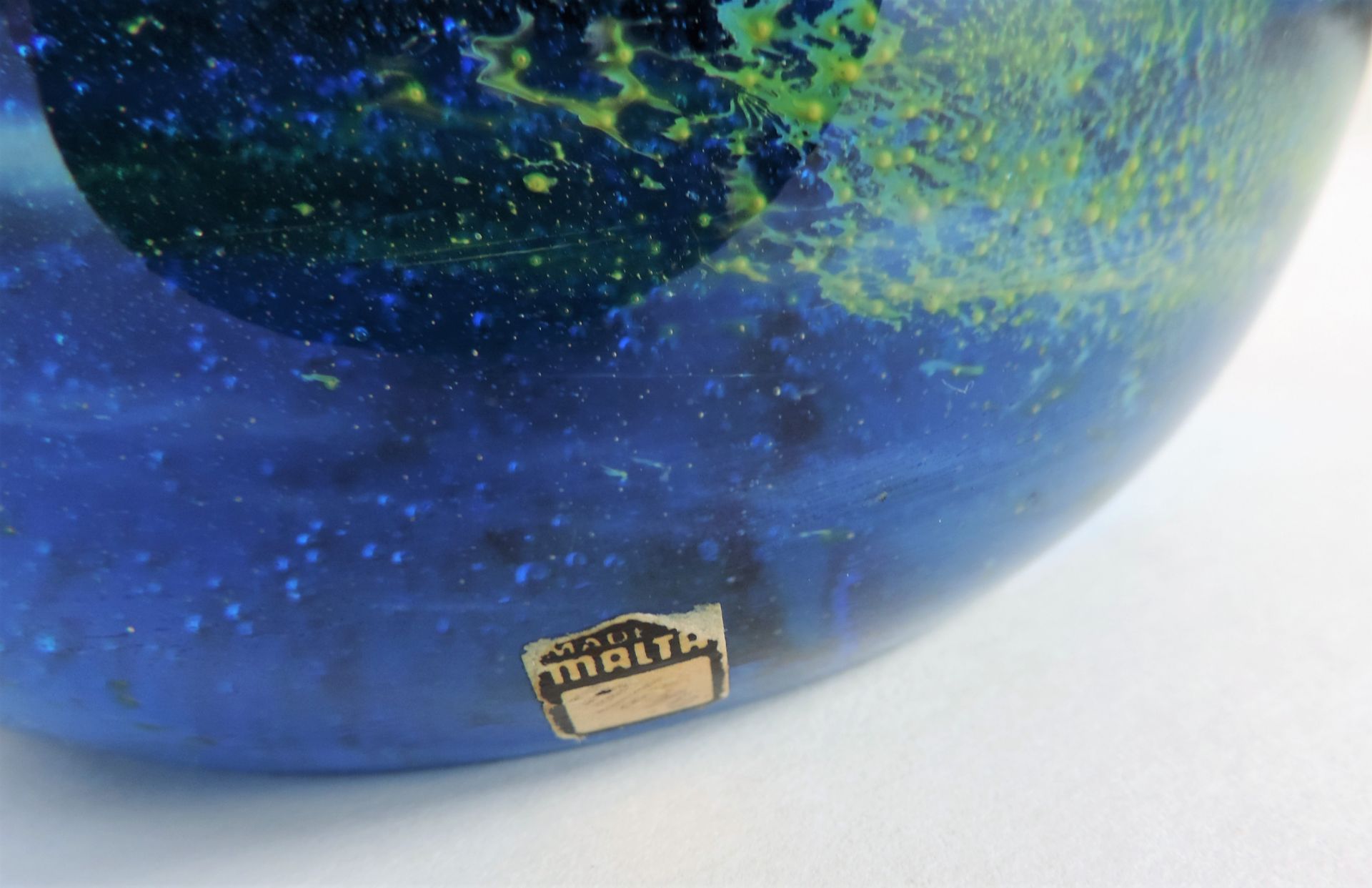 Large Mdina Signed Glass Globe Paperweight - Image 3 of 5