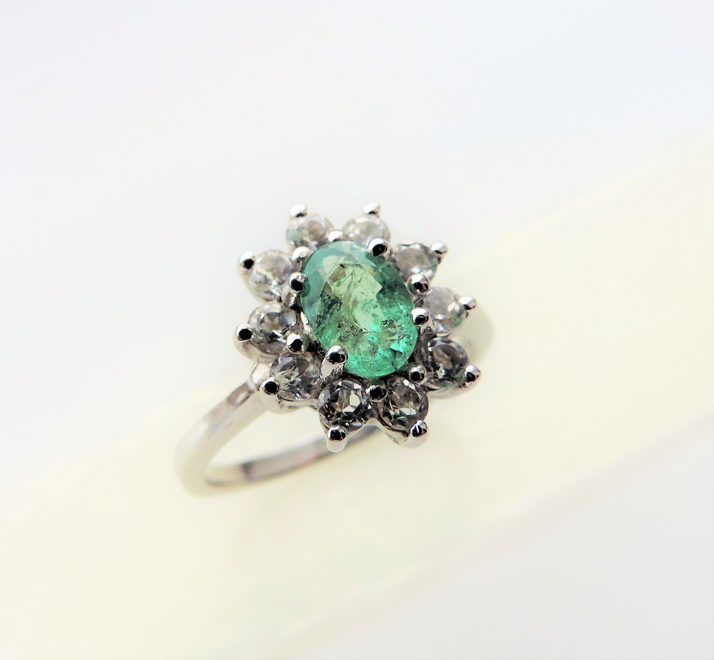 1.5 carat Green and White Topaz Ring - Image 2 of 6