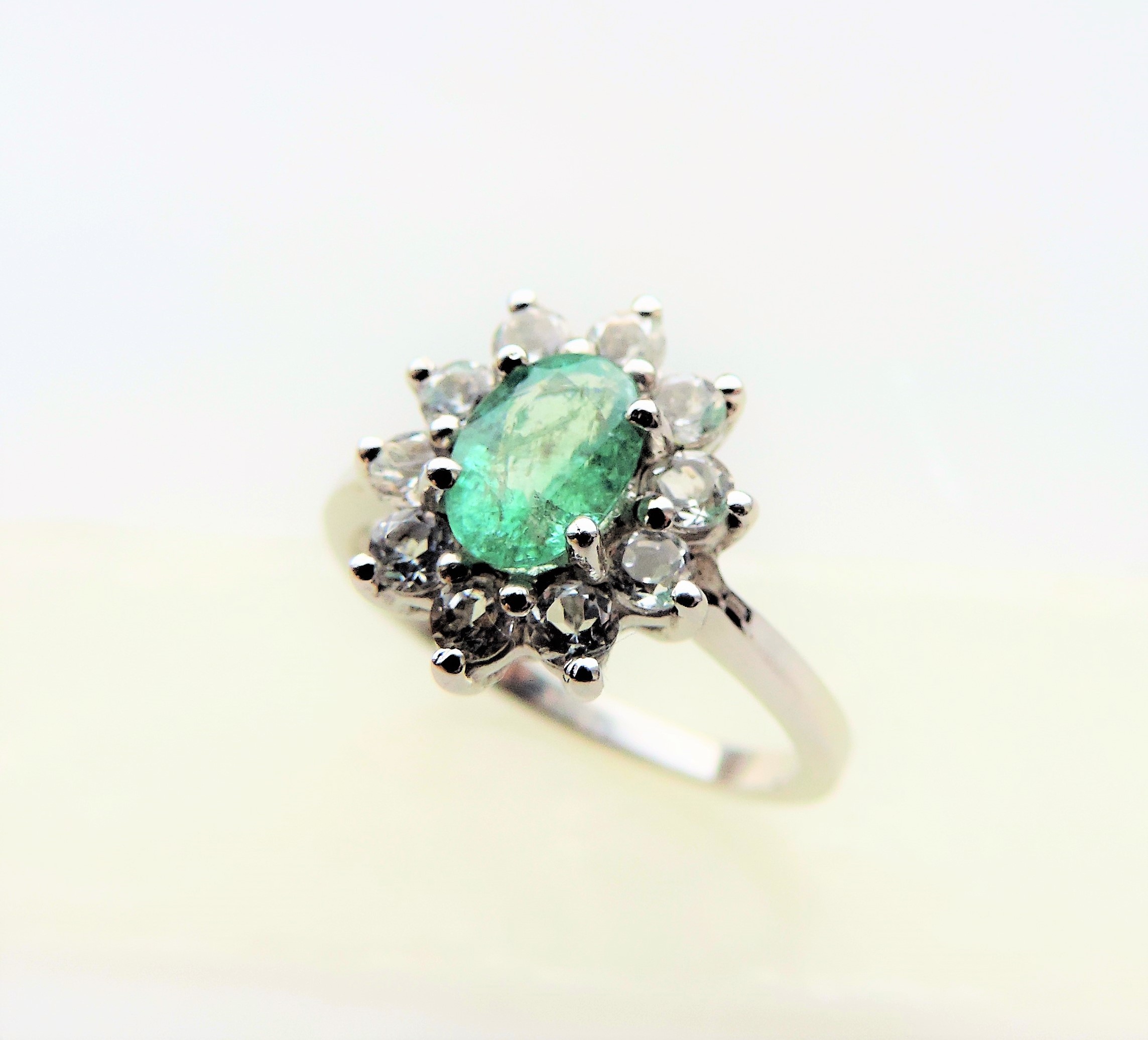 1.5 carat Green and White Topaz Ring - Image 3 of 6