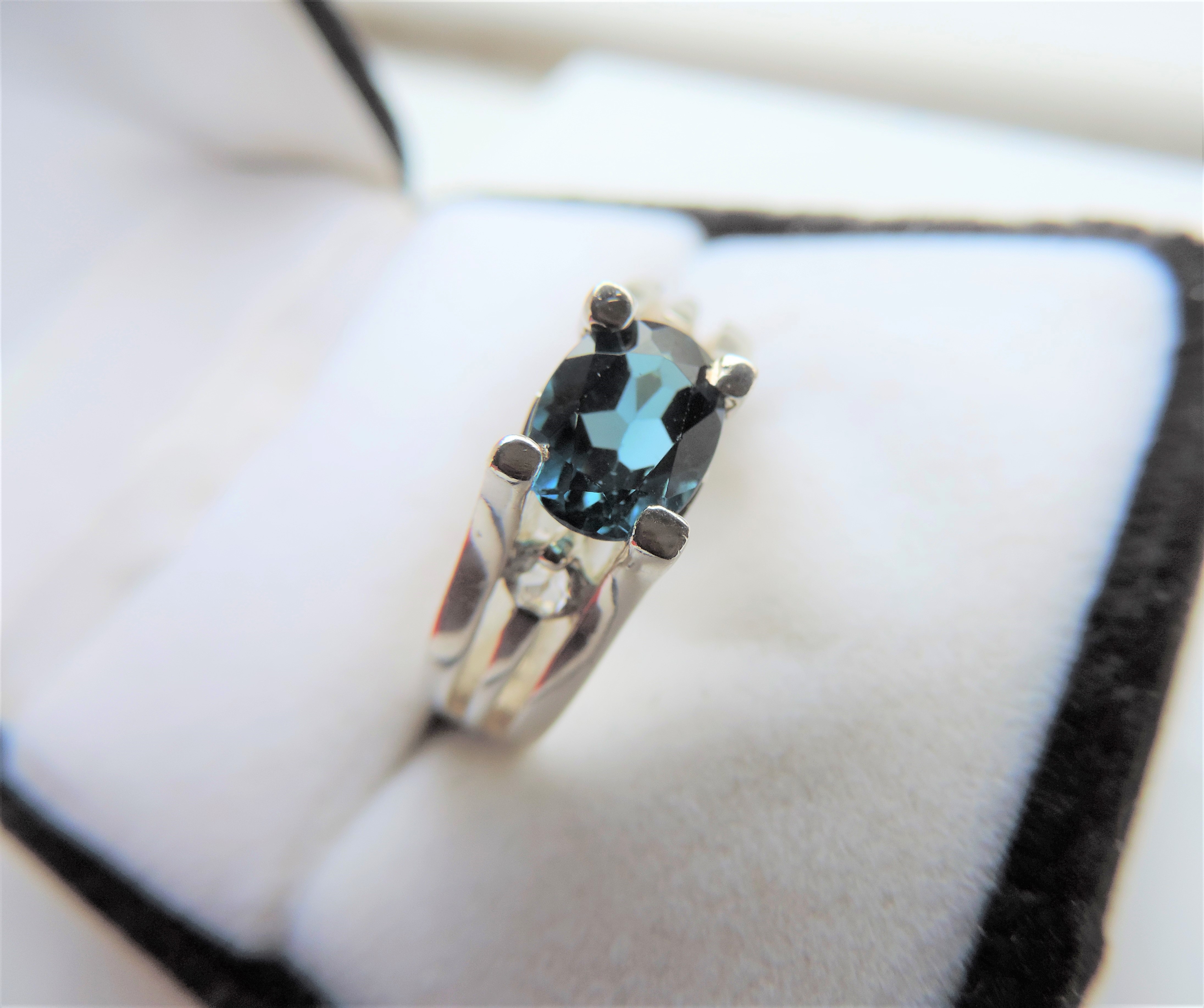 Sterling Silver 1.1 ct Deep Blue Topaz Ring - Image 3 of 4
