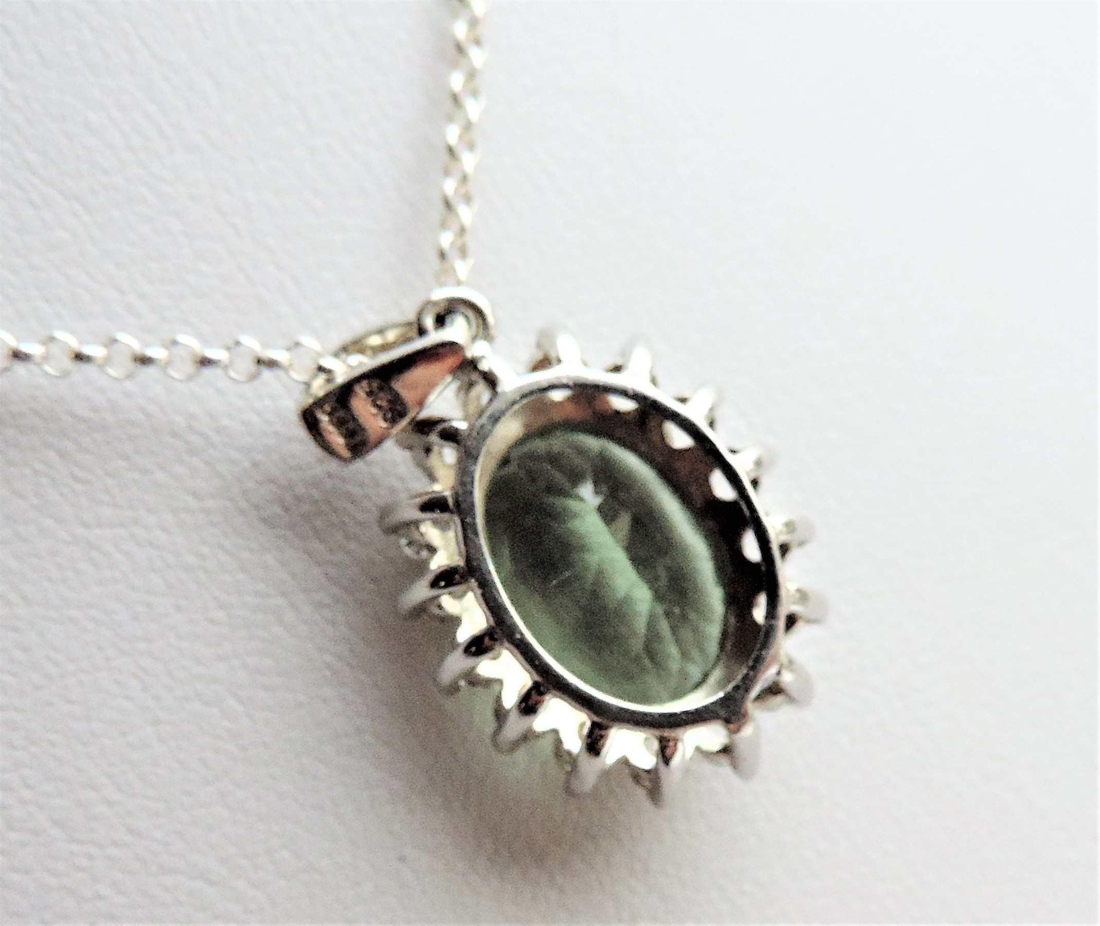 Sterling Silver 7.8 carat Green Tourmaline & Topaz Pendant Necklace - Image 4 of 4