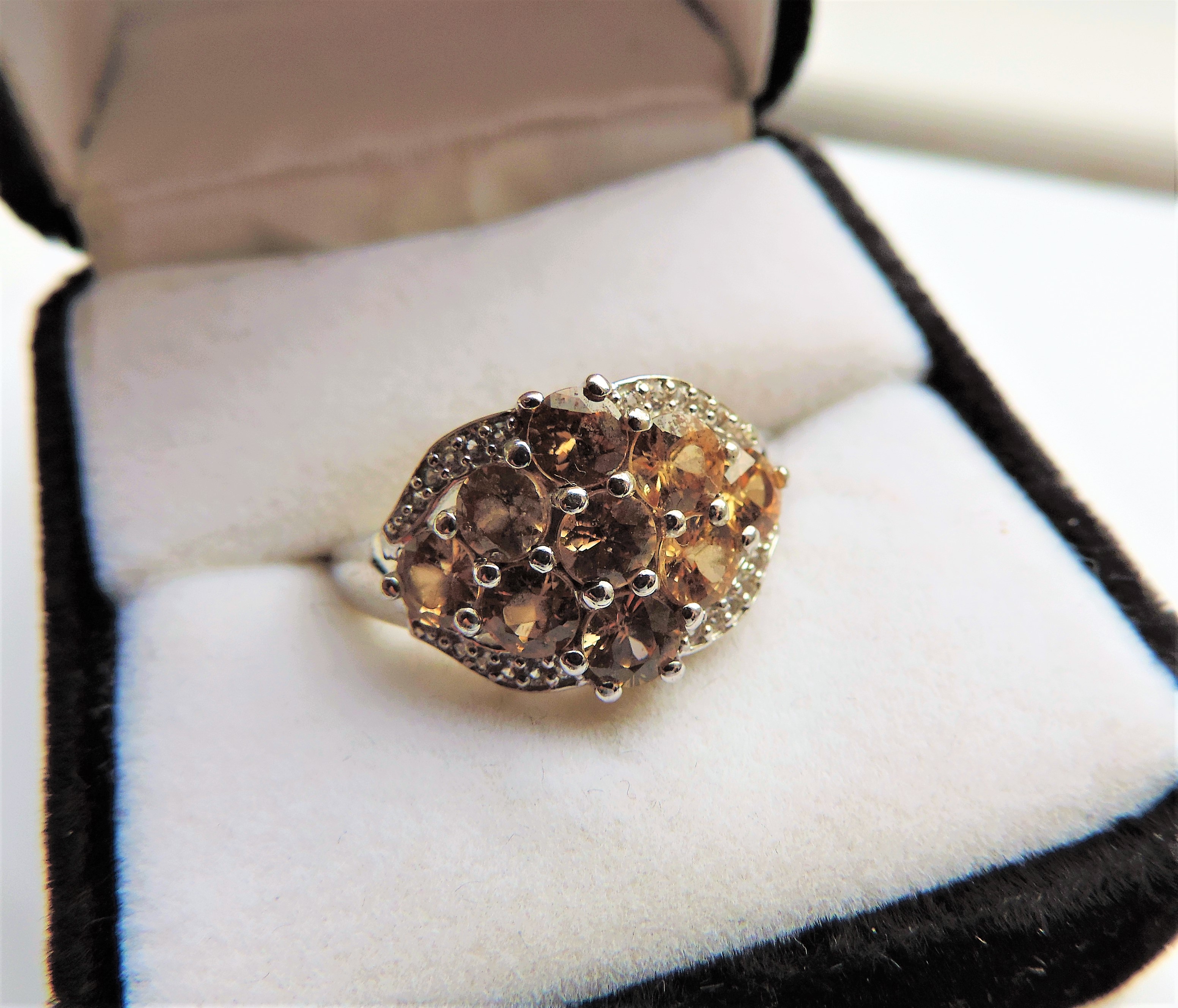 1.8 carat Citrine & Topaz Cluster Ring - Image 3 of 3