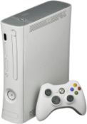 (R15H) Gaming. Xbox 360 Lot. 1 X Xbox 360, 1 X Controller, 1 X Venom Controller Twin Charging Dock