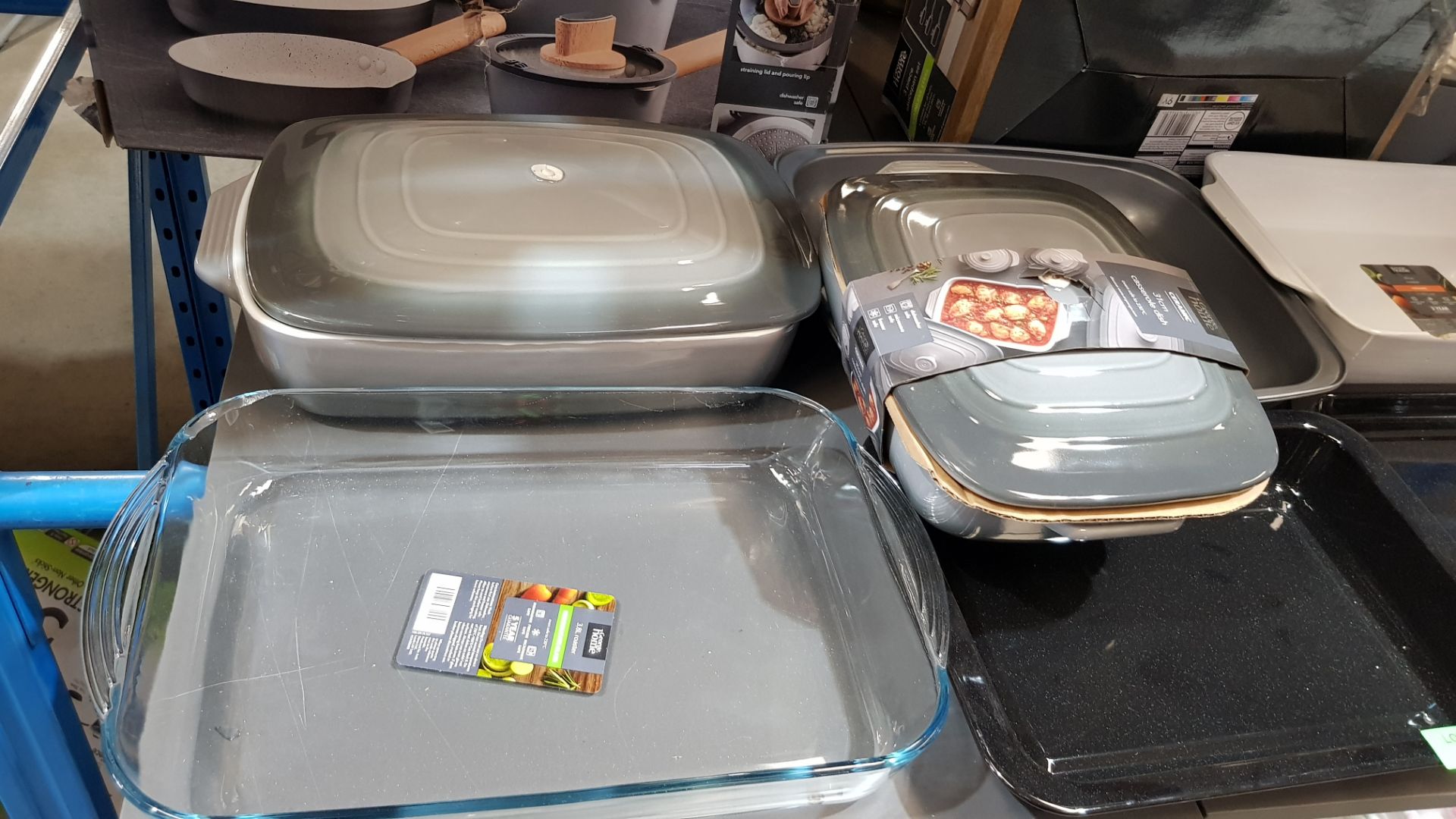 (R2D) Household. 10 Items. Mixed Lot Of Baking Trays / Items. To Include 2 X Ceramic Casserole Dish - Image 2 of 4