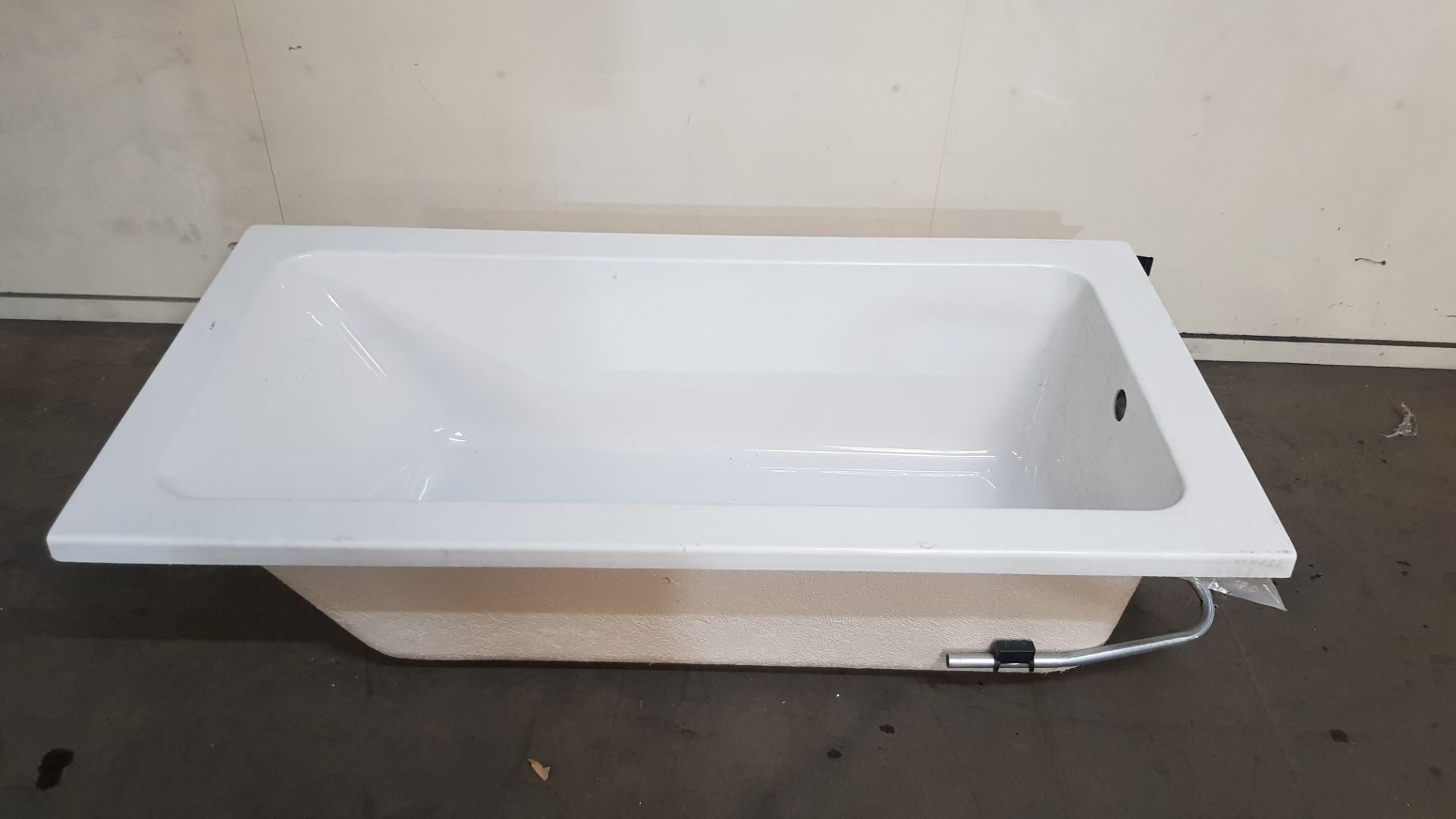 1400x700 Single Ended Compact Bath (Damaged) - Image 4 of 4