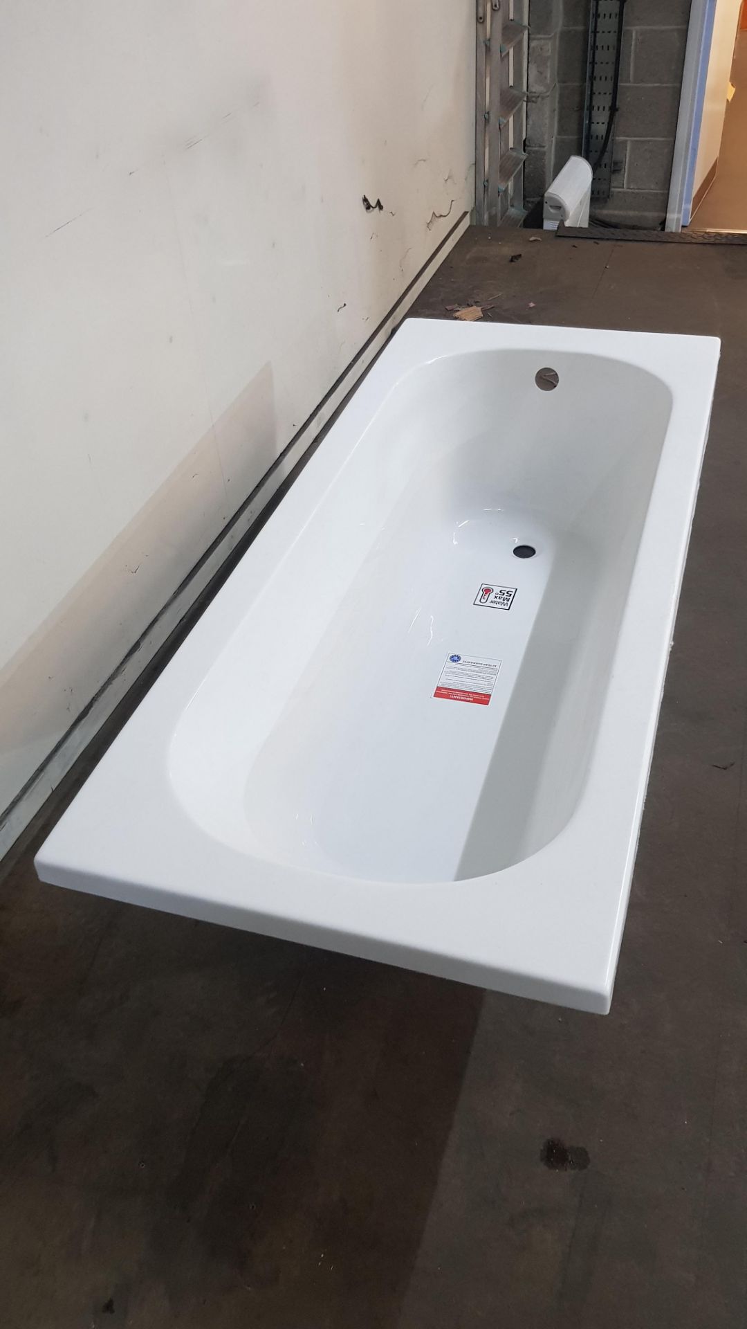1600x700 Single Ended Acrylic Bath (NHLT1670) - Image 2 of 4