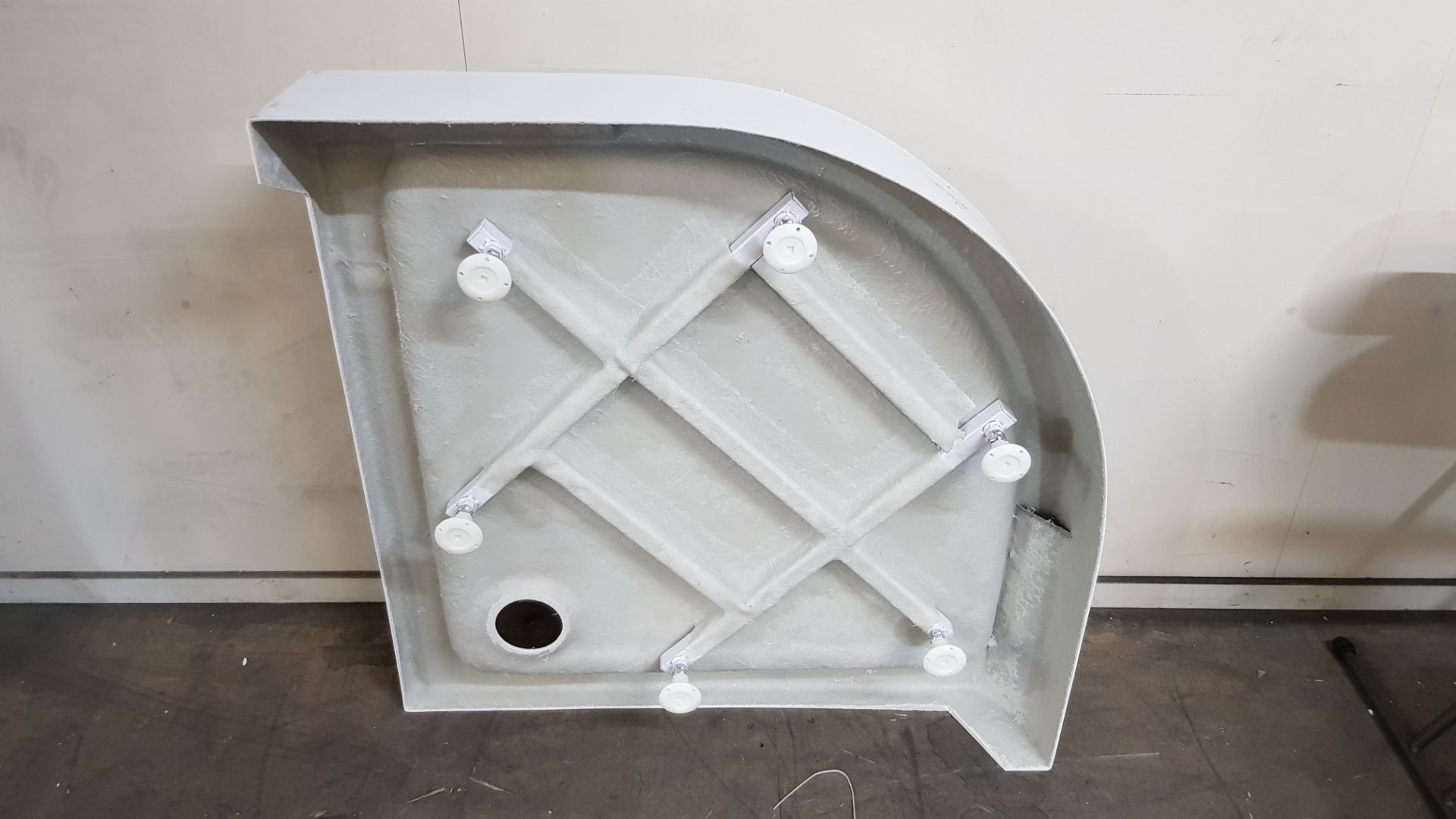 Mode R90BLR-2 Quadrant Shower Tray - Image 3 of 4