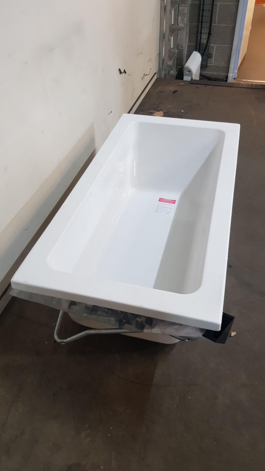 1400x700 Single Ended Compact Bath (Damaged) - Image 3 of 4