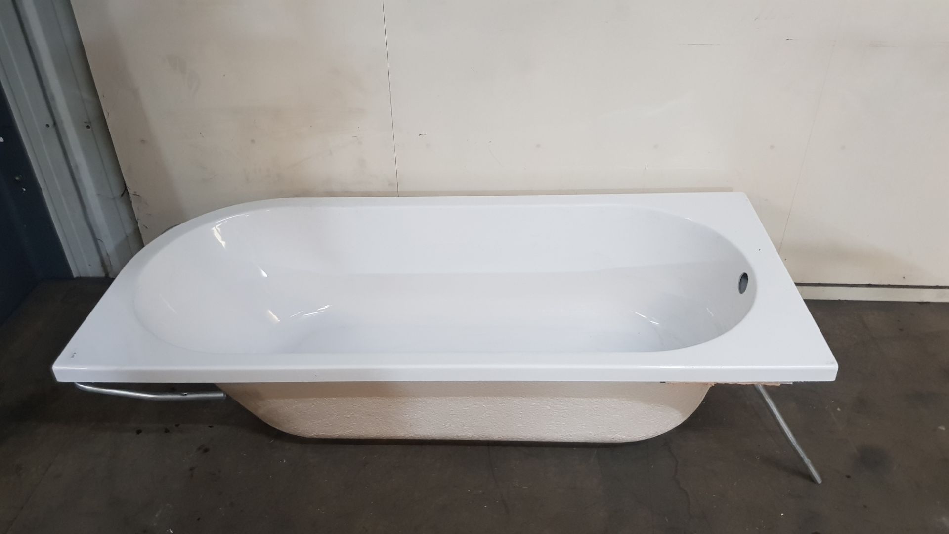 J Shaped 1700x750mm LH Single Ended Bath (Minor Surface Damage) - Image 4 of 4