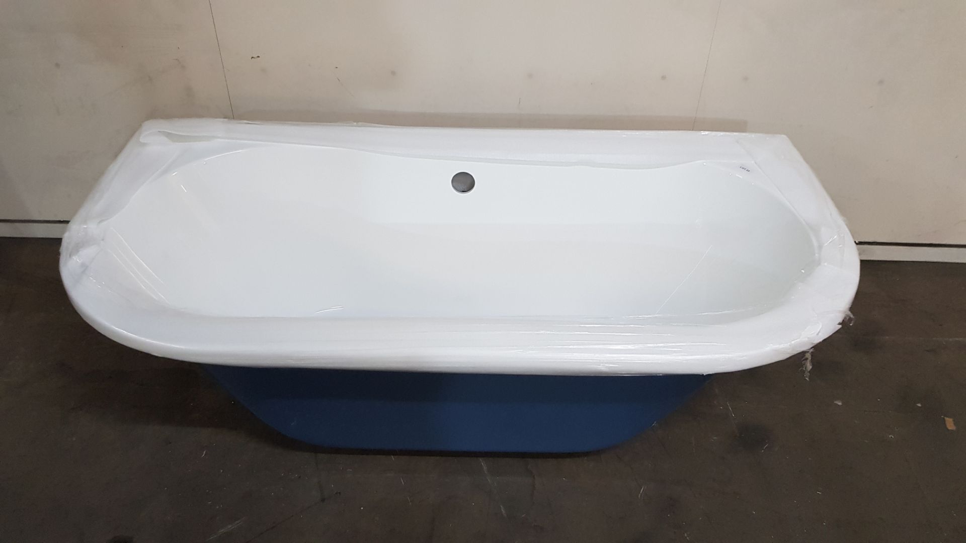 1500x740mm Double Ended Freestanding Back To Wall D Bath (Blue / White)