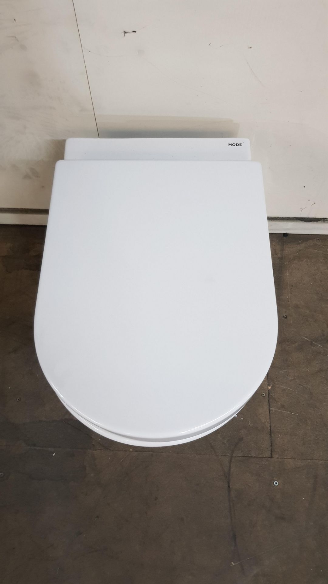 Mode Trim Back To Wall Toilet Pan With Seat - Image 3 of 6