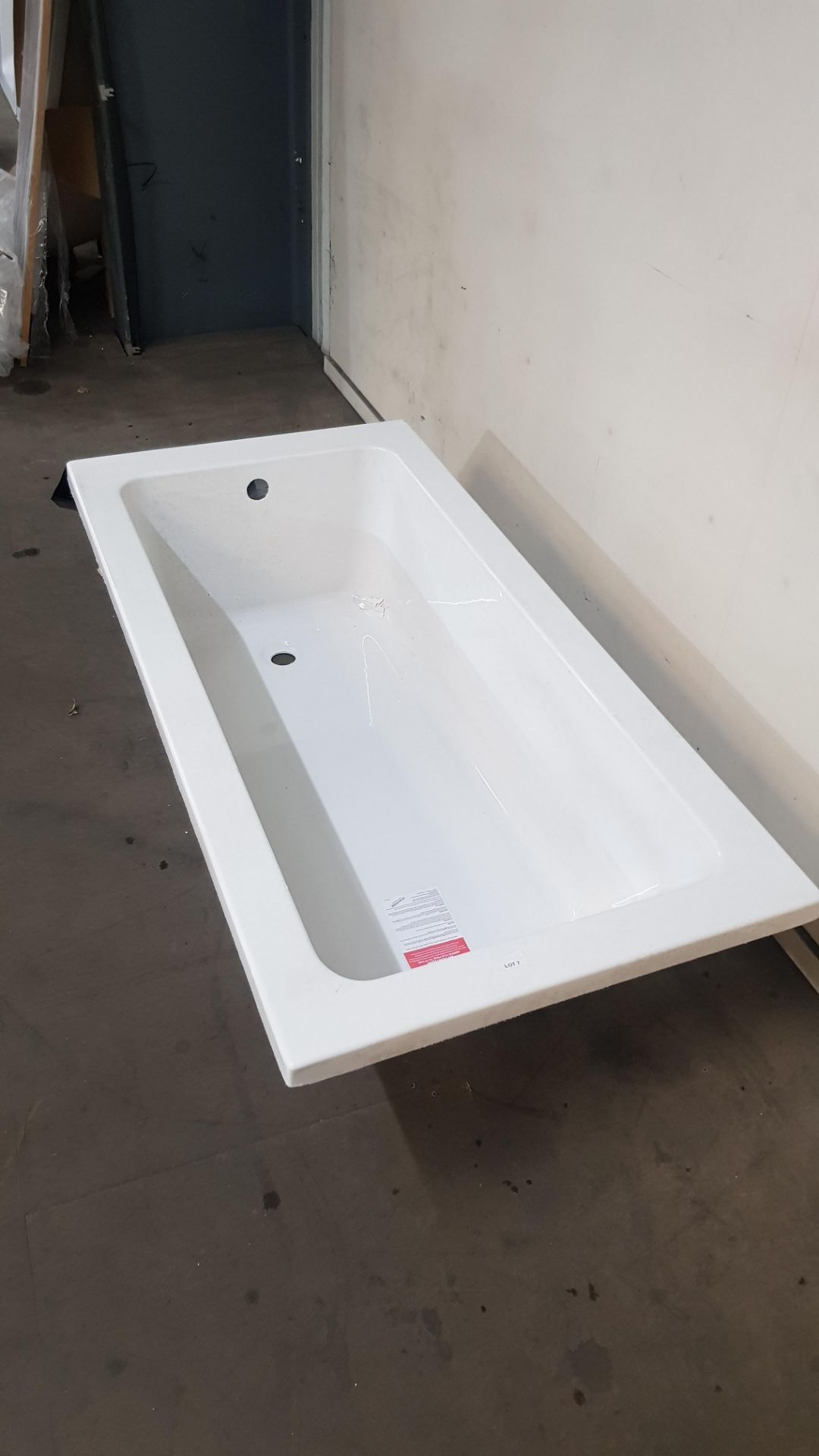 1400x700 Single Ended Compact Bath (Damaged) - Image 2 of 4