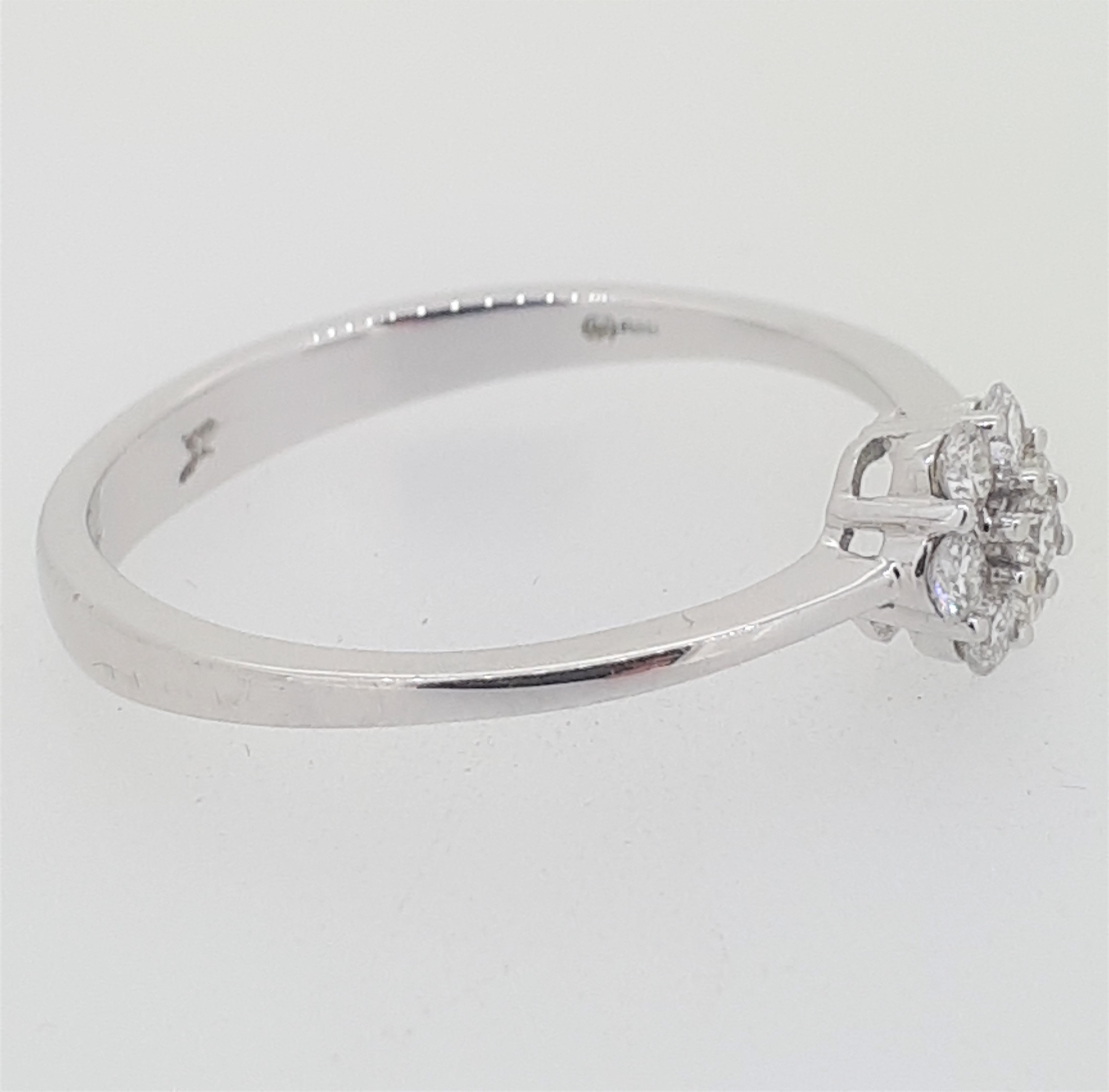 9ct (375) White Gold 0.26ct Diamond Cluster Ring - Image 4 of 5