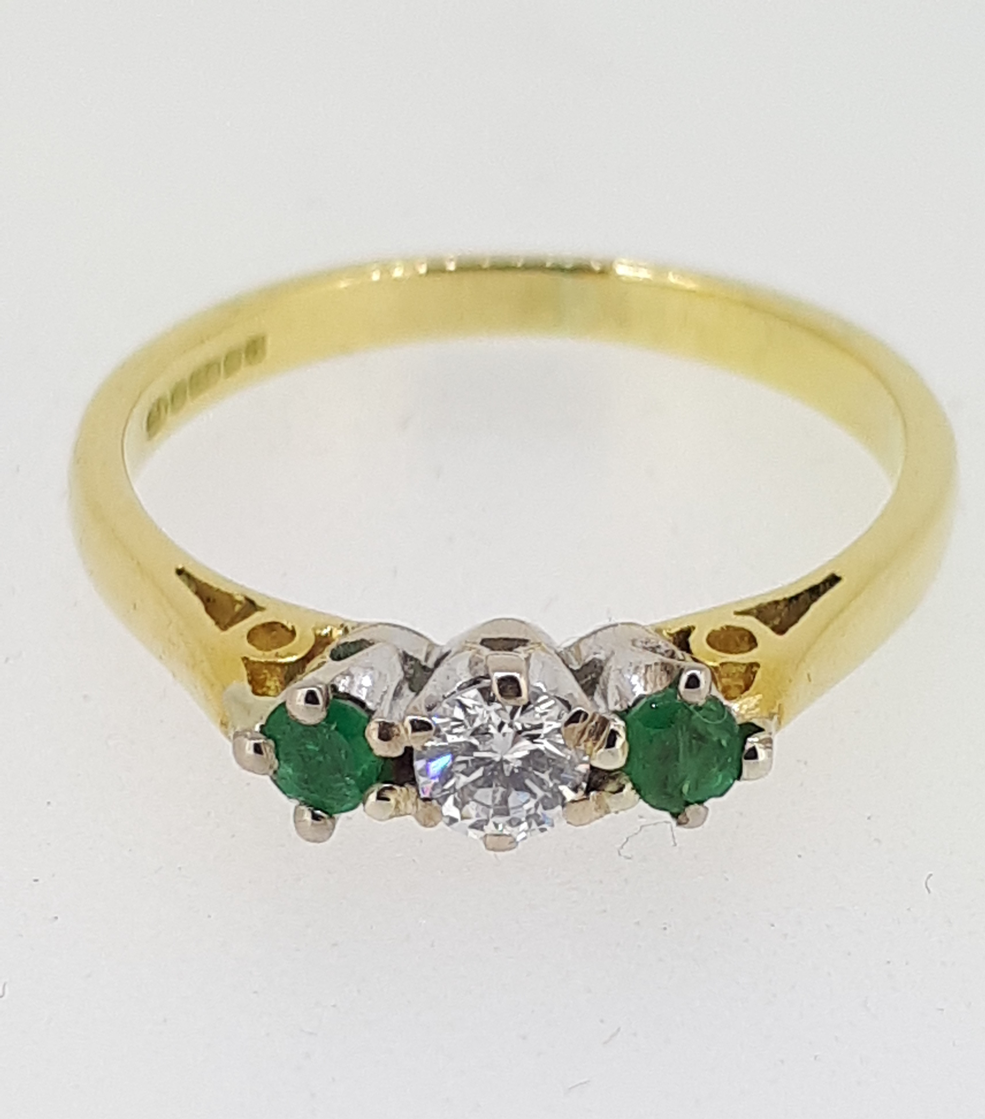 18ct (750) Yellow Gold Emerald & Diamond Trilogy Ring - Image 2 of 9