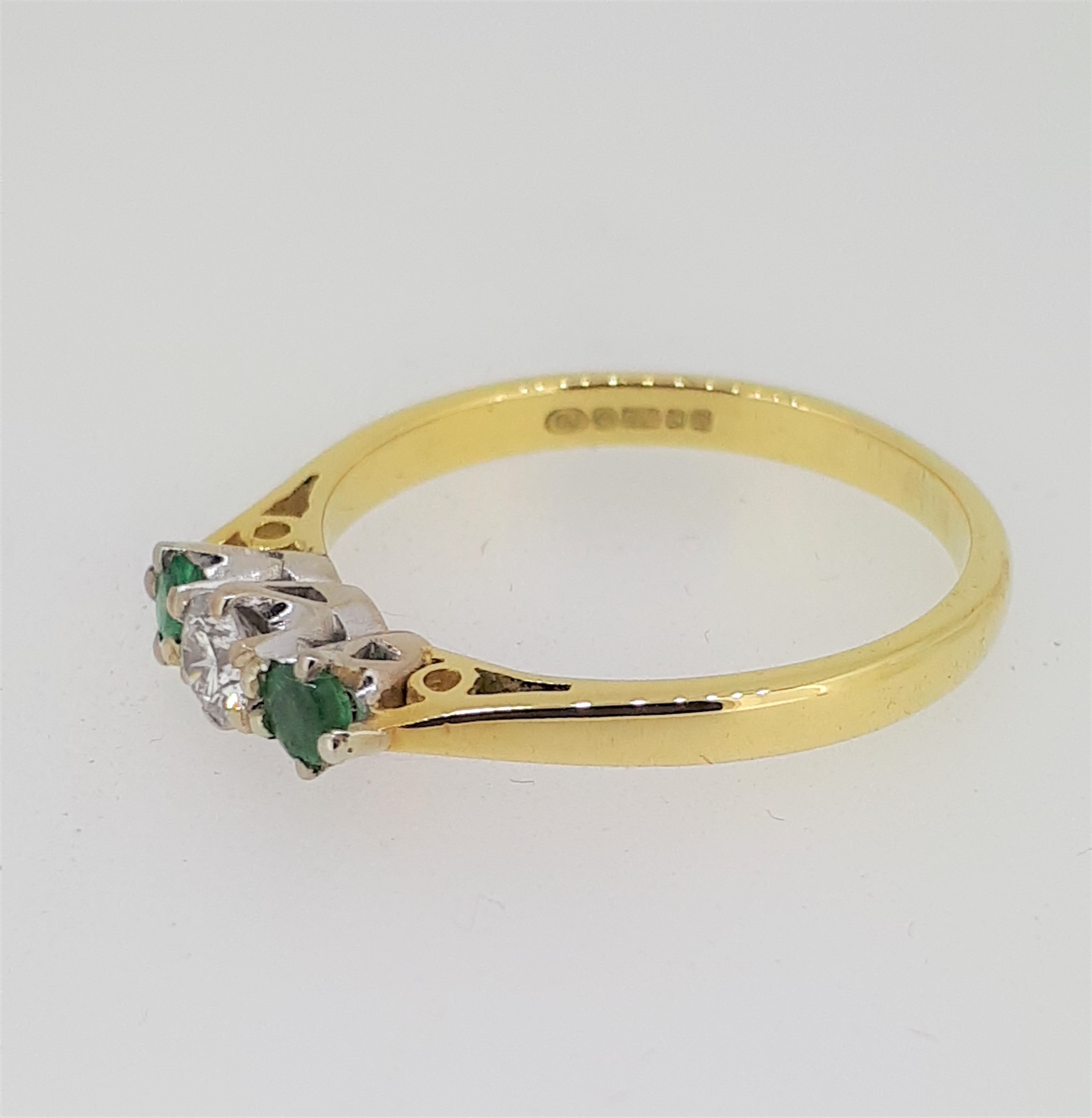 18ct (750) Yellow Gold Emerald & Diamond Trilogy Ring - Image 4 of 9