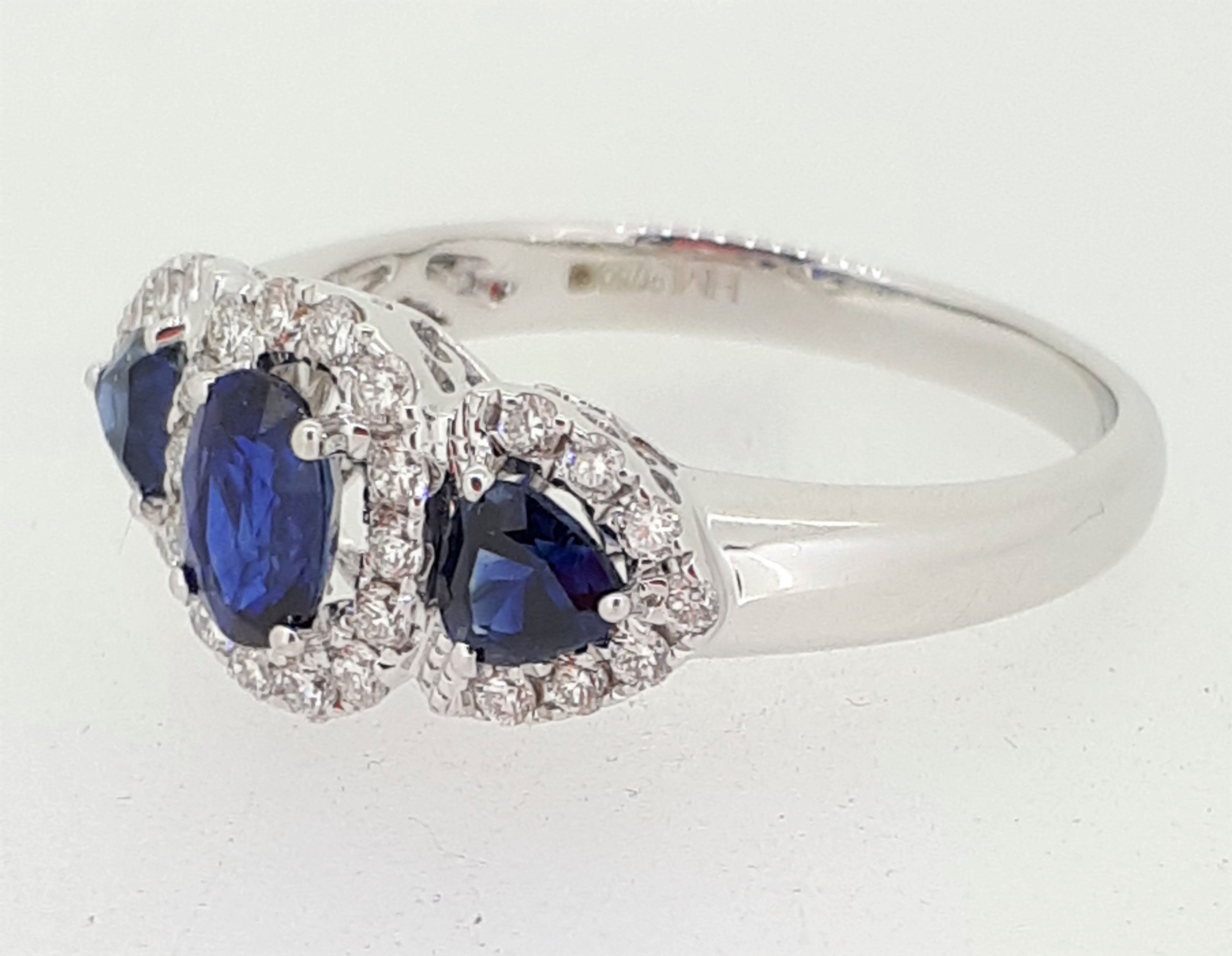 18ct (750) White Gold 1.26ct Oval Sapphire & 0.38ct Diamond Cluster Ring - Image 3 of 6