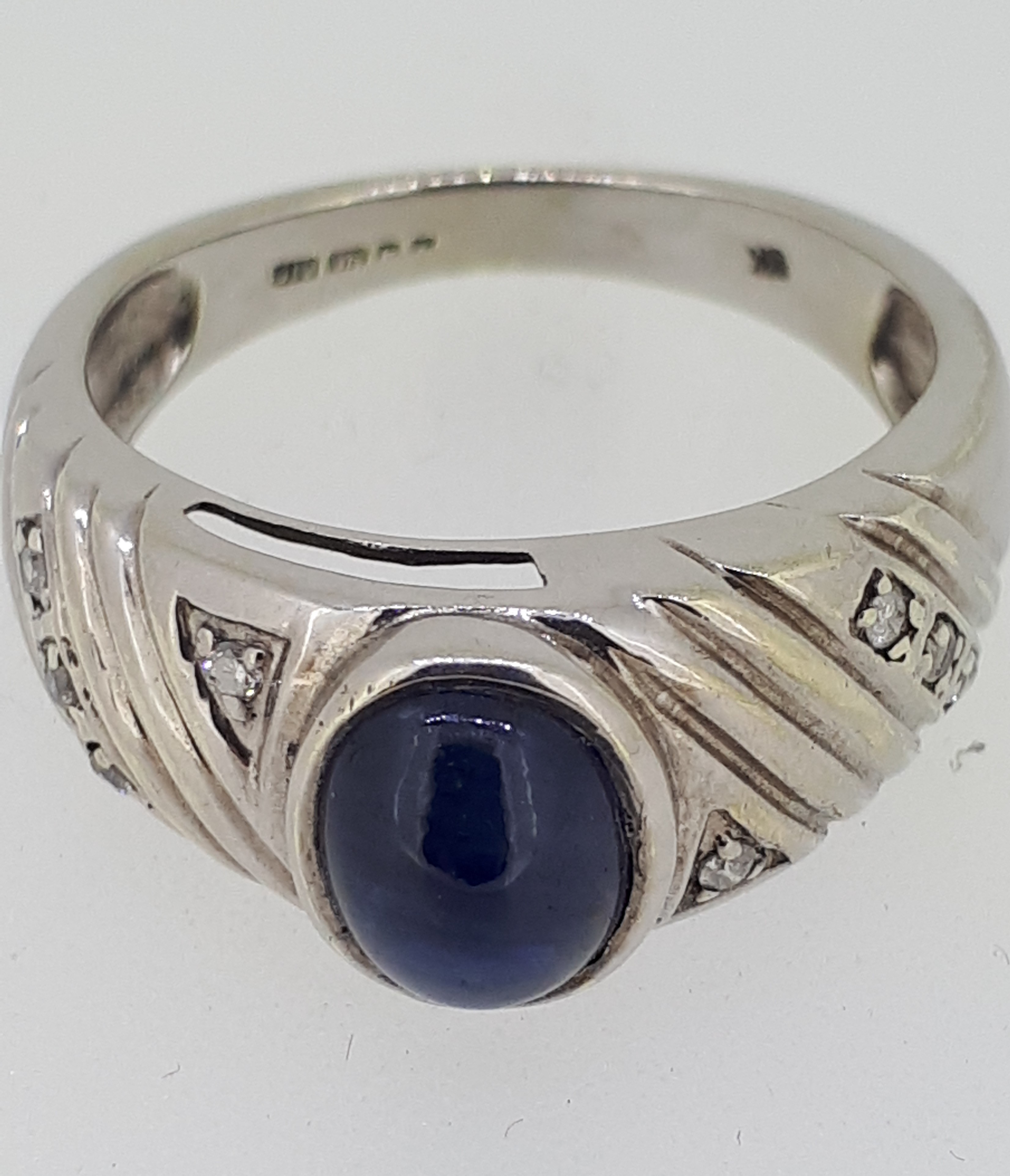 9ct (375) White Gold Oval Sapphire and Diamond Ring - Image 4 of 7