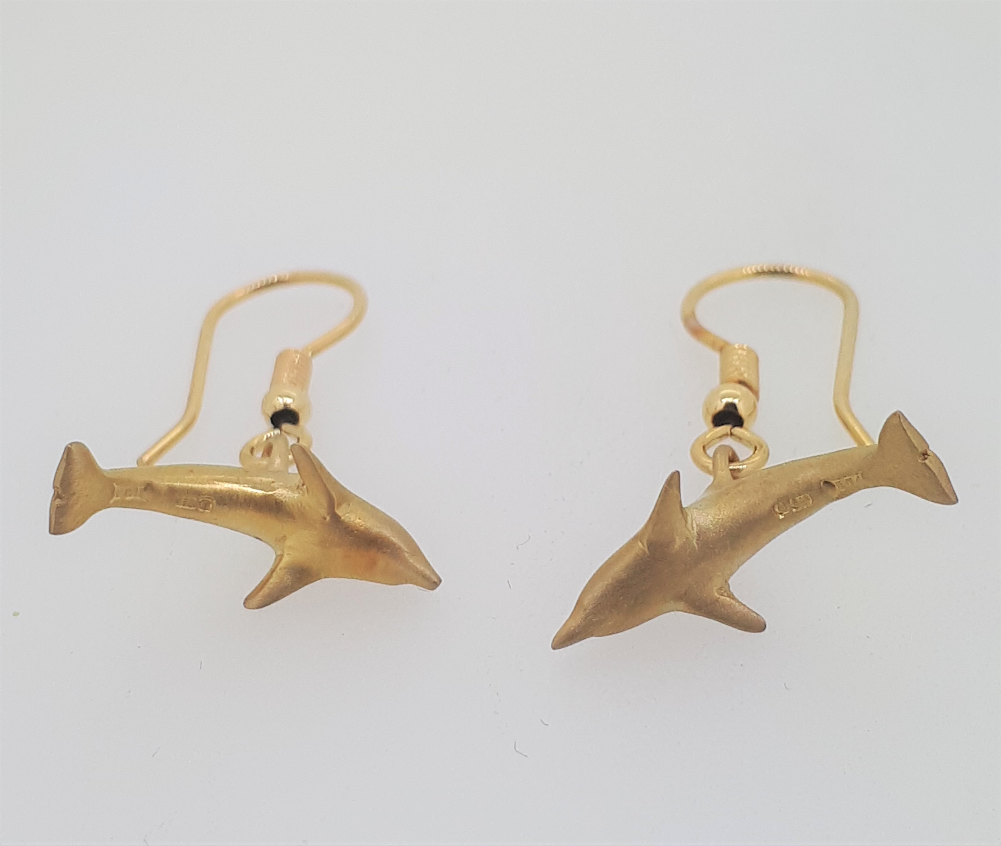 9ct (375) Yellow Gold Dolphin Drop Earrings - Image 8 of 11