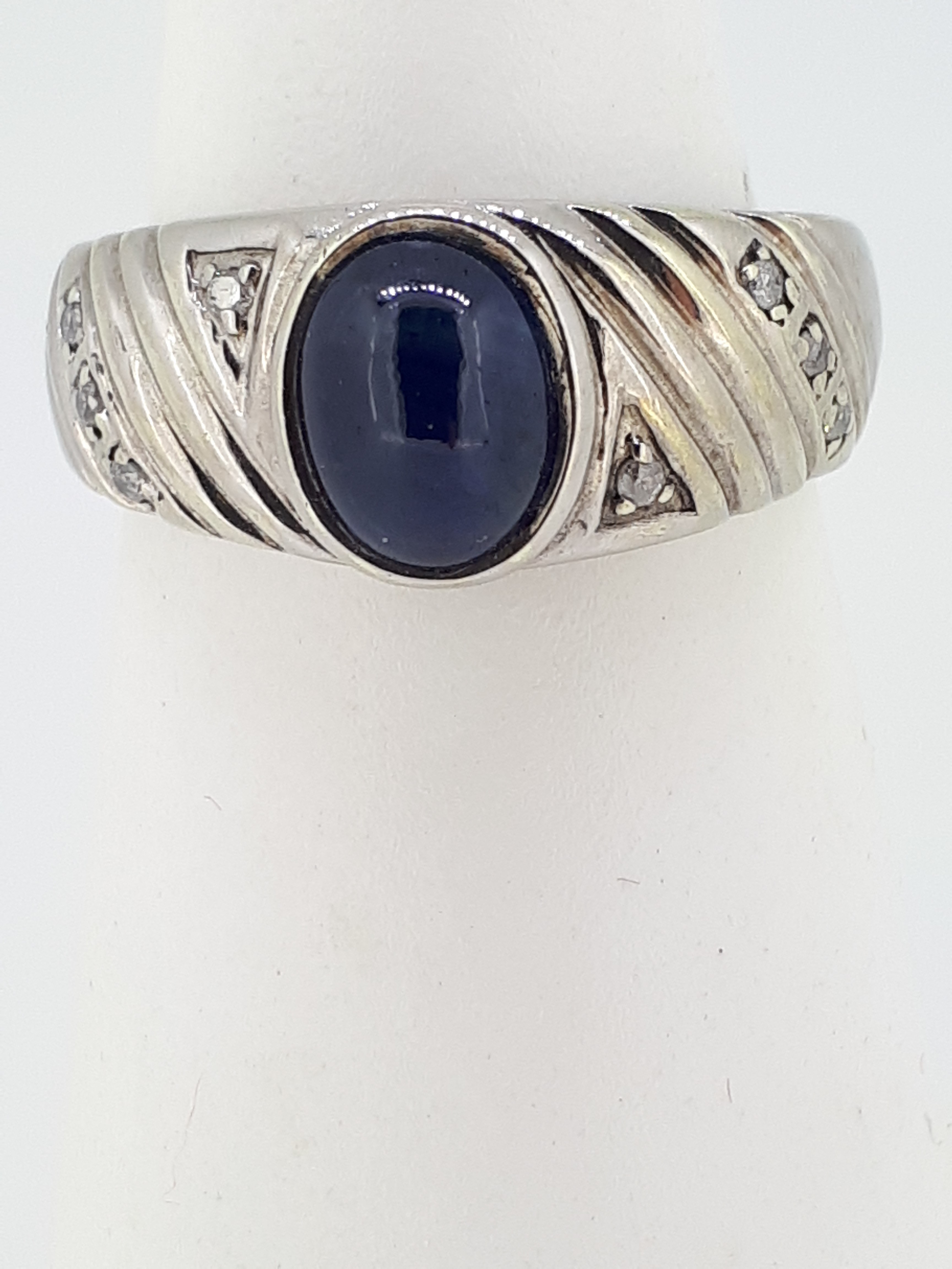 9ct (375) White Gold Oval Sapphire and Diamond Ring - Image 5 of 7