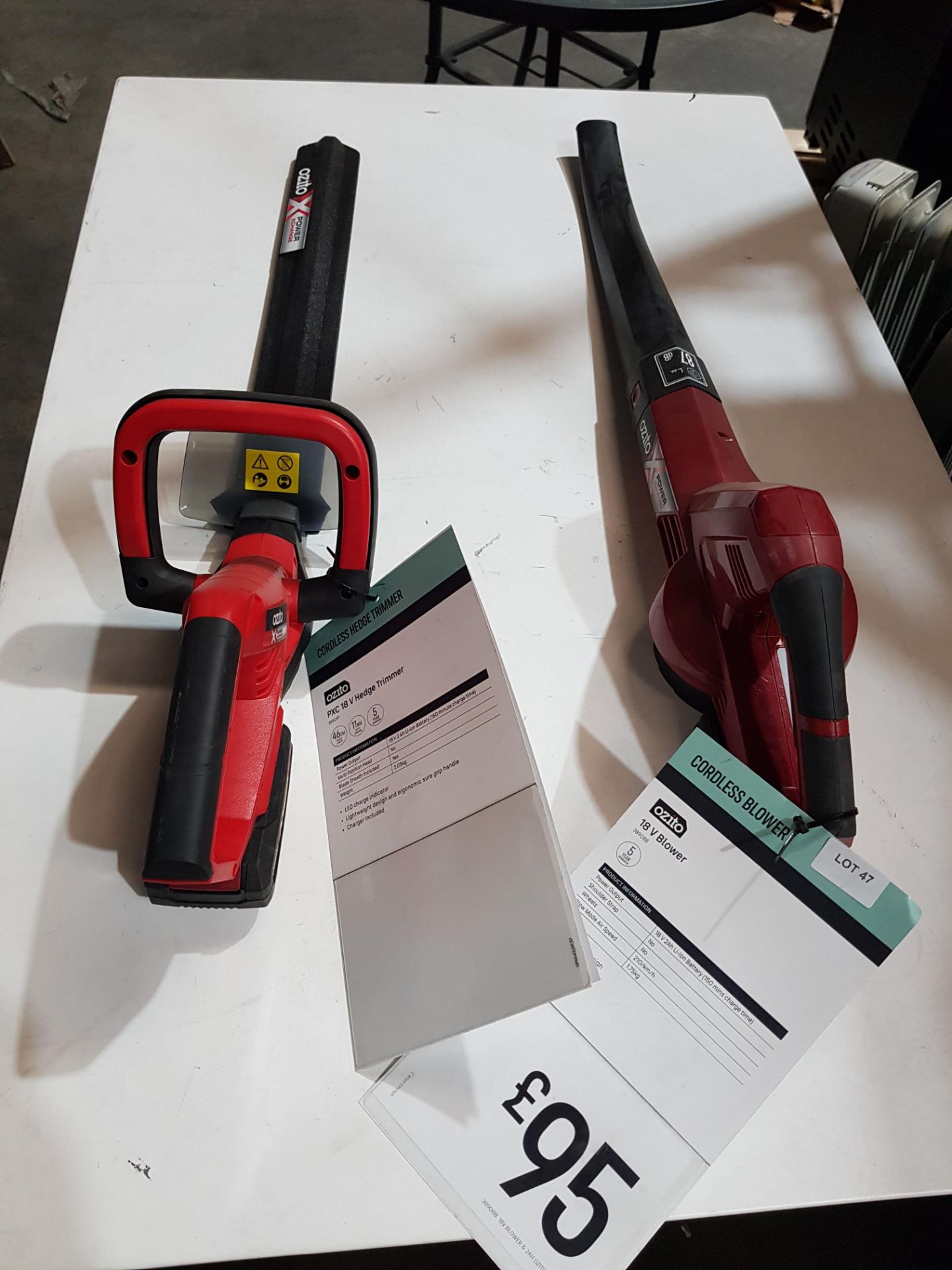 (R8F) 2 Items. 1 X Ozito Cordless Blower 18V With Battery (RRP £60) & 1 X Ozito Cordless Hedge Trim - Image 3 of 3