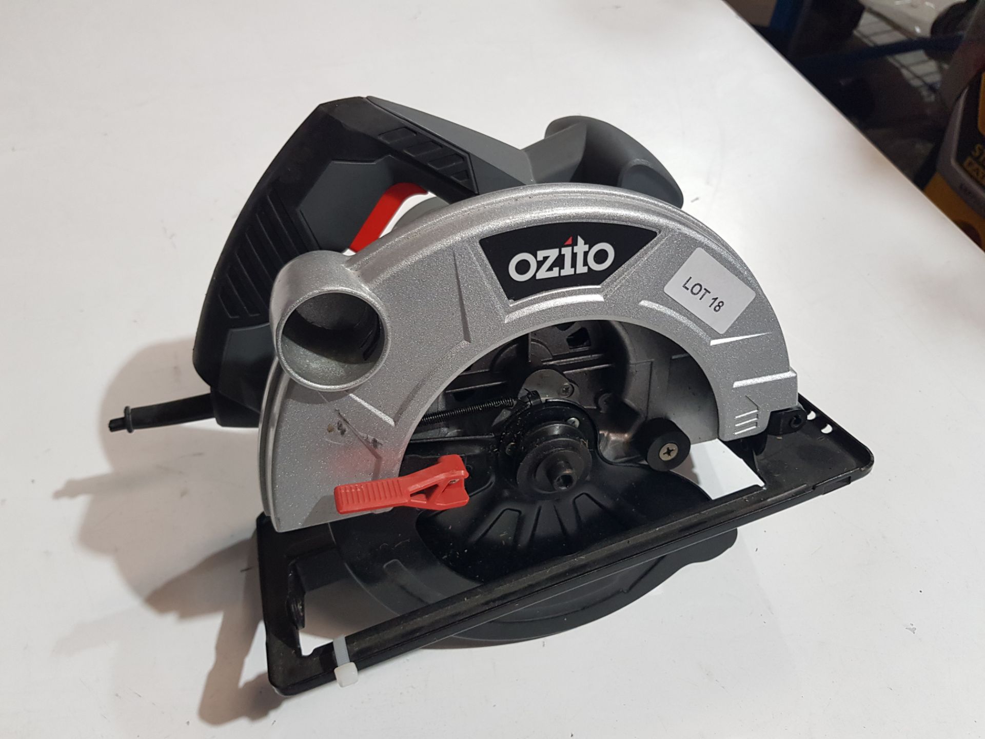 (R9D) 1 X Ozito Circular Saw CSW-7000U (Ex Display. Power Cable Cut. Appears Unused) - Image 2 of 2