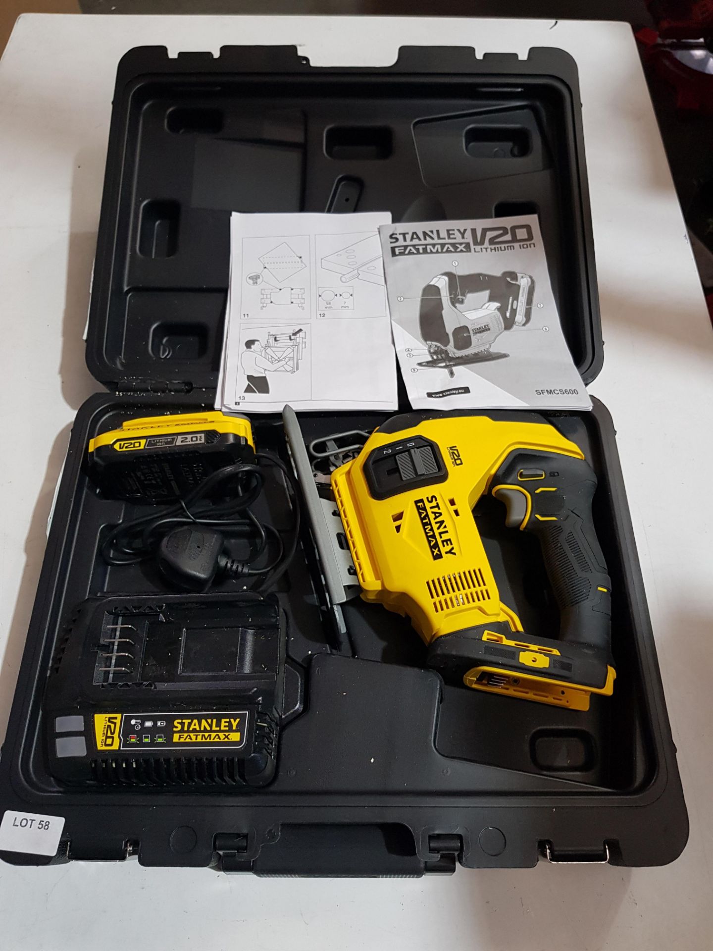 (R8D) 1 X Stanley Fatmax V20 Cordless Jigsaw SFMCS600 Faulty Charger - Image 2 of 2