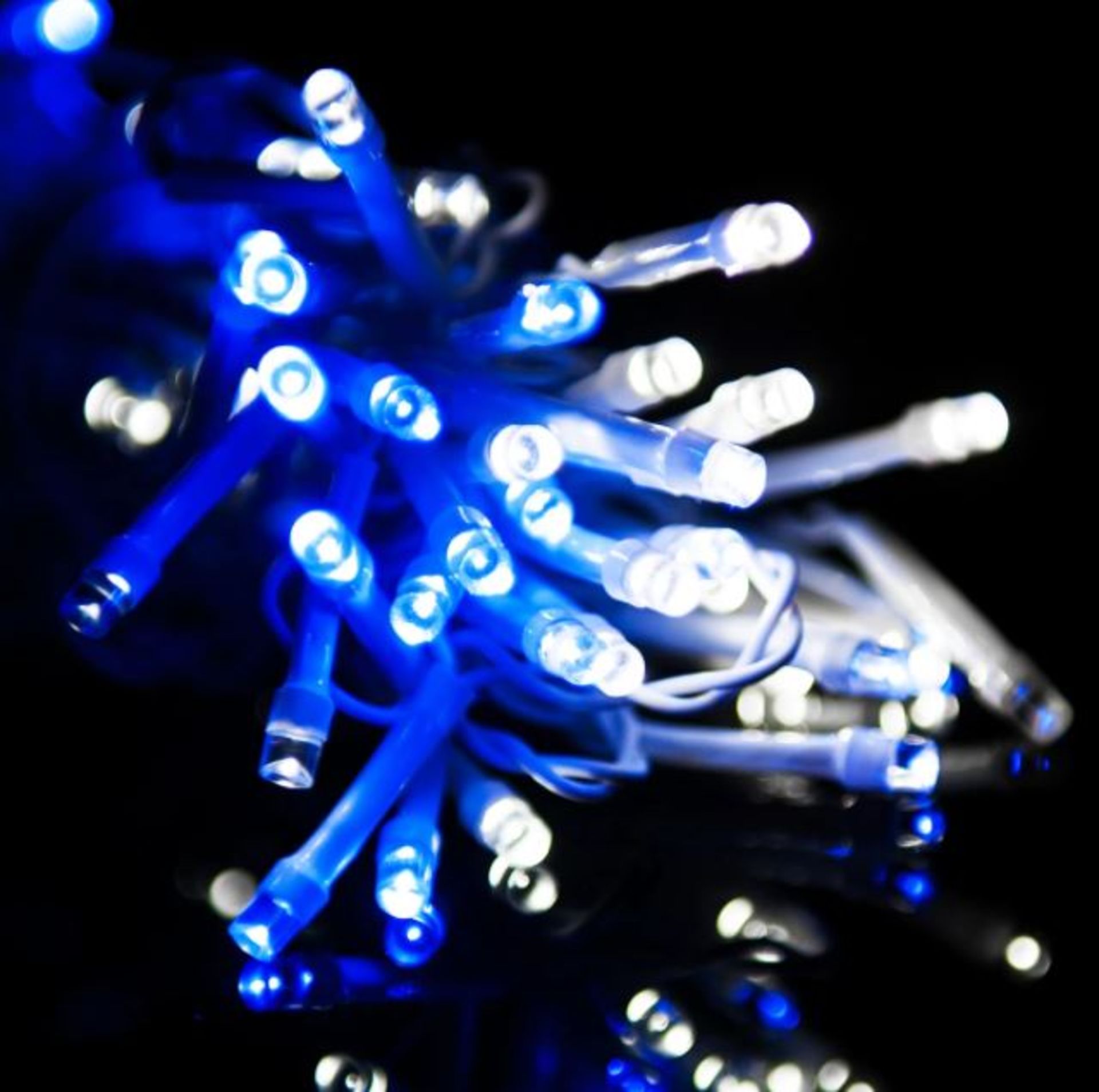 (R15B) Lighting / Christmas. 12 Items. 3 X 960 LED Icicle Lights White, 1 X 720 LED Icicle Lights - Image 2 of 4