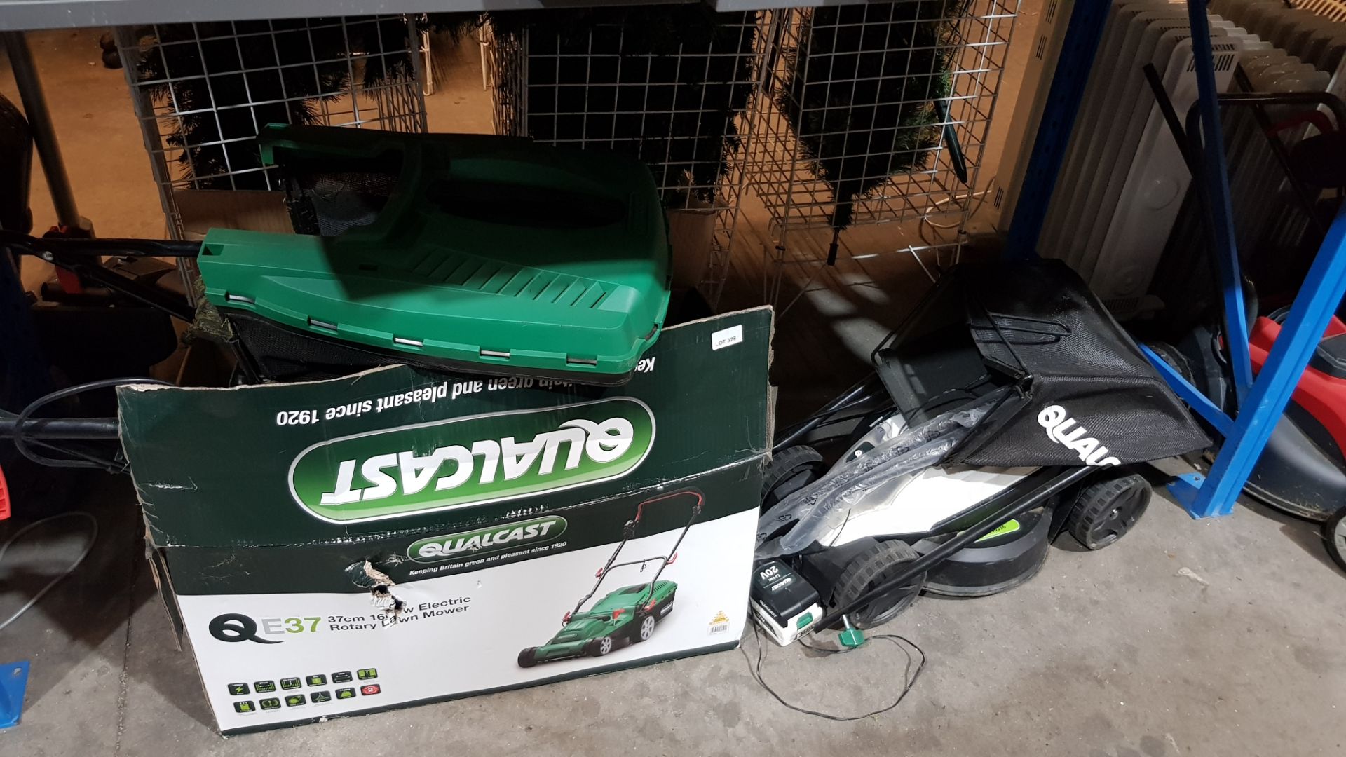 (R15C) 2 Qualcast Items. 1 x QE37 37cm 1600W Electric Rotary Lawn Mower & 1 X 20V Electric Lawnmowe - Image 3 of 3