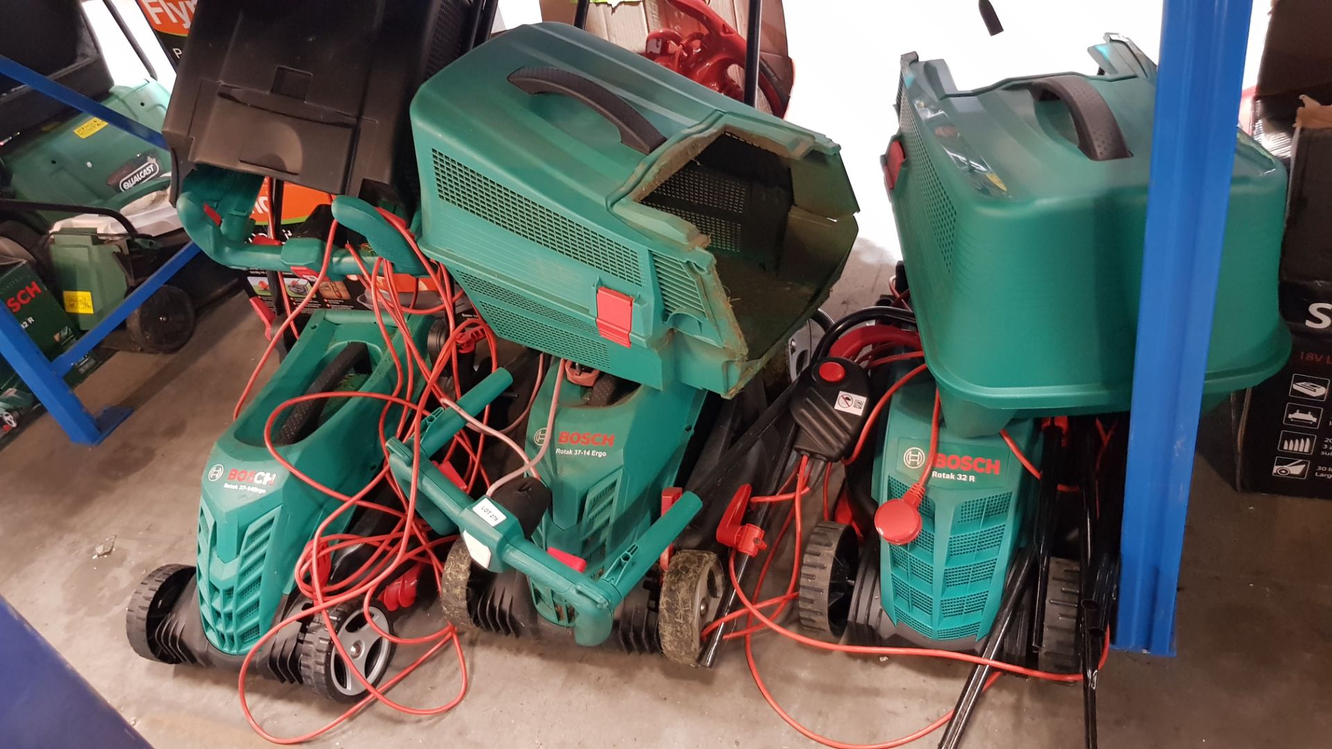 (R1D) 3 Bosch Lawnmowers. 2 X Bosch Rotak 37-14 Ergo & 1 X Bosch Rotak 32 R - Image 3 of 3