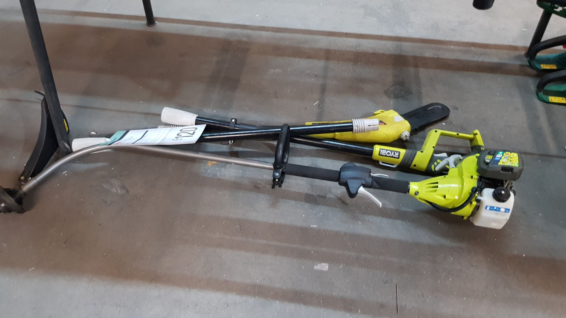 (R15I) 2 X Ryobi Items. 1 X Petrol Grass Trimmer RLT26C & 1 X Cordless 18V Pole Pruner / Hedge Trim - Image 3 of 3