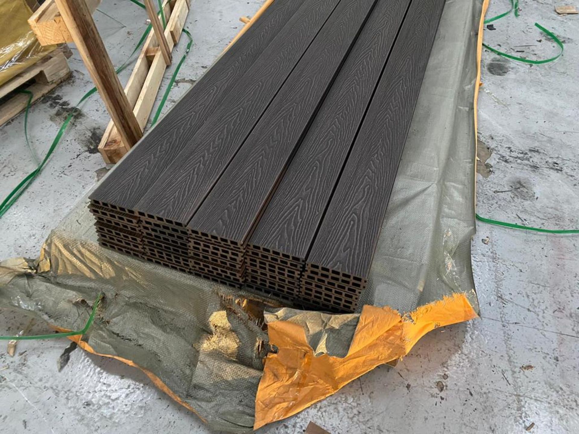 10 x Composite Decking boards inc fixings colour Ash Grey - Image 3 of 4