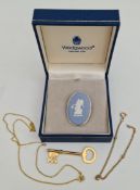 Vintage Jewellery Boxed Wedgwood Blue Jasper Brooch etc     Vintage Jewellery Boxed Wedgwood Blue