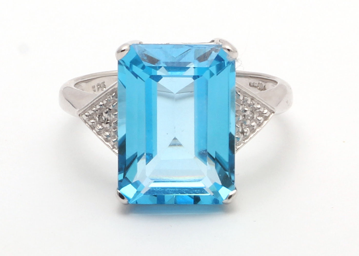 9k White Gold Diamond And Blue Topaz Ring 8.25 Carats - Image 5 of 6