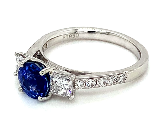 1.59ct dark blue round sapphire and diamond ring set in platinum - Image 4 of 5