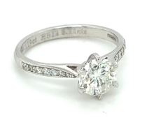 1.30ct round brilliant diamond ring set in Platinum