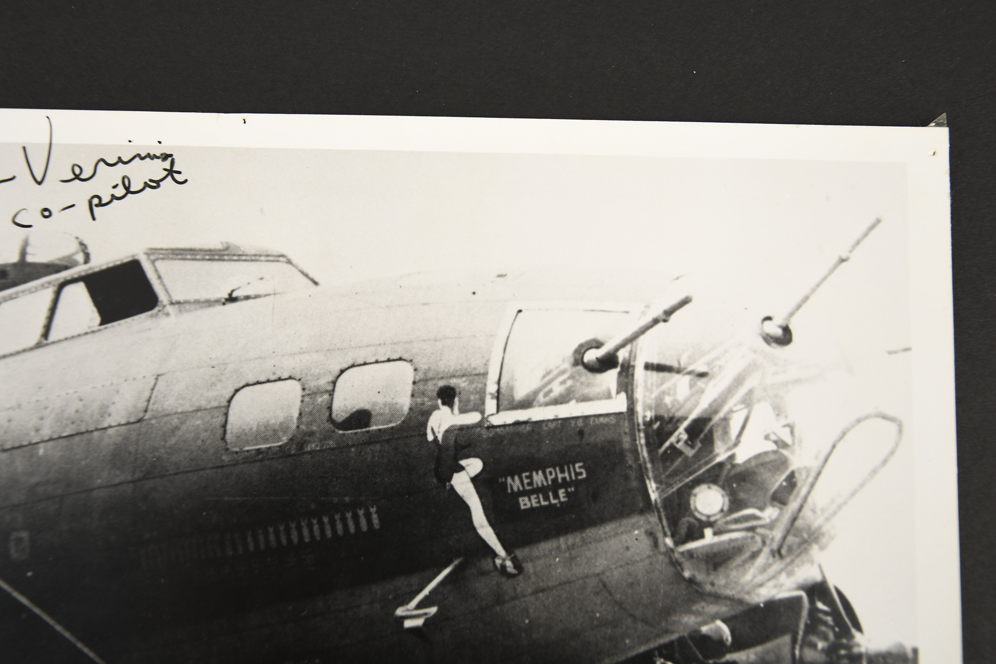 Memphis Belle Original Signatures of 8 crew members. - Image 6 of 6