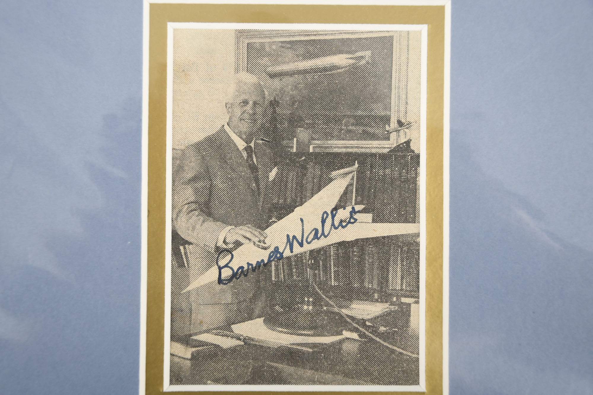 Barnes Wallis (1887 - 1979) Original Signature.