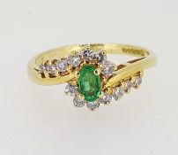 18ct (750) yellow Gold Oval Emerald & Diamond Crossover Cluster Ring