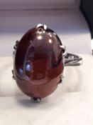 18ct 750 White Gold Oval Garnet Carbuncle Ring